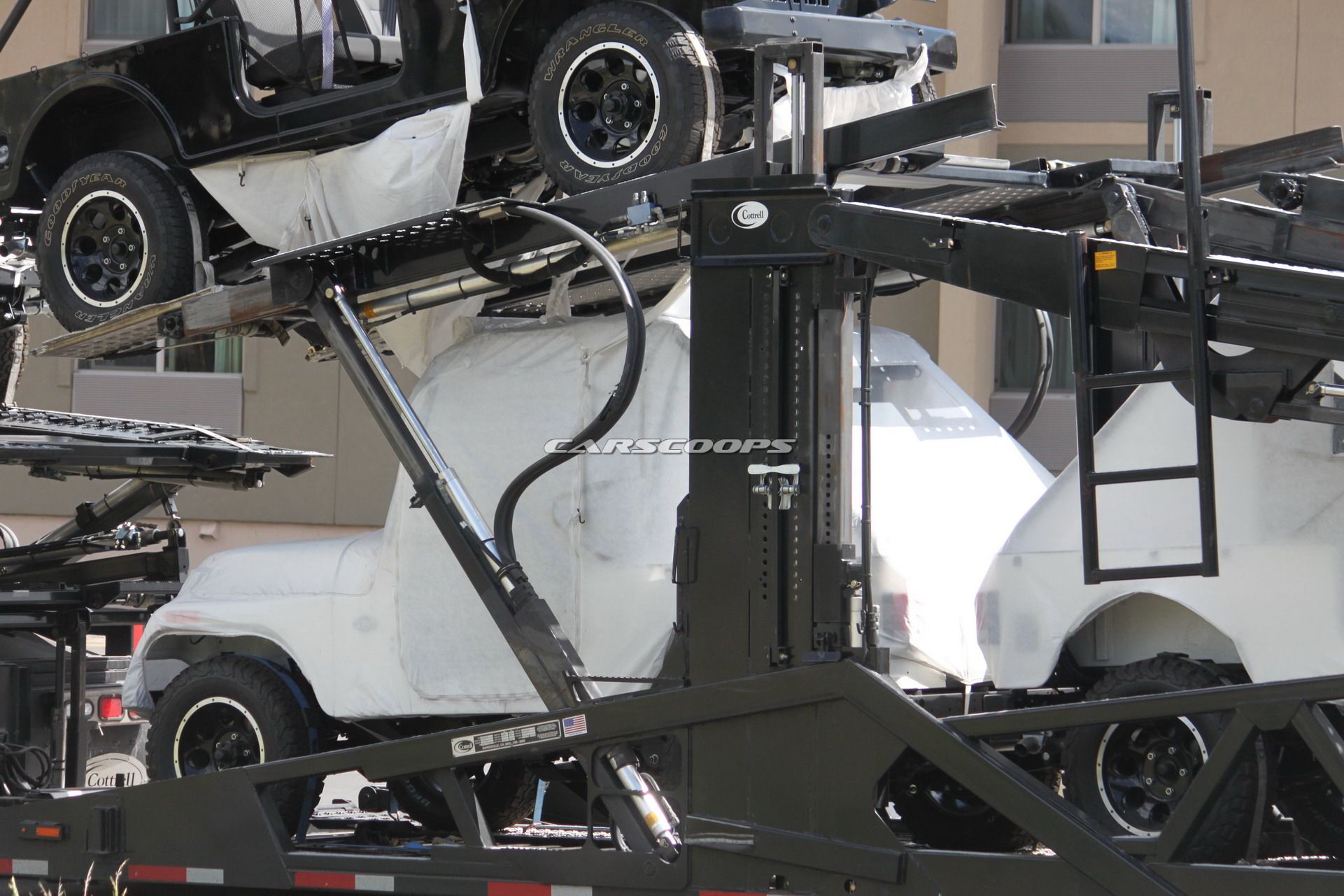 Mahindra-Jeep-7 Mahindra’s Jeep-Like Roxor Spotted On The Way To Dealers