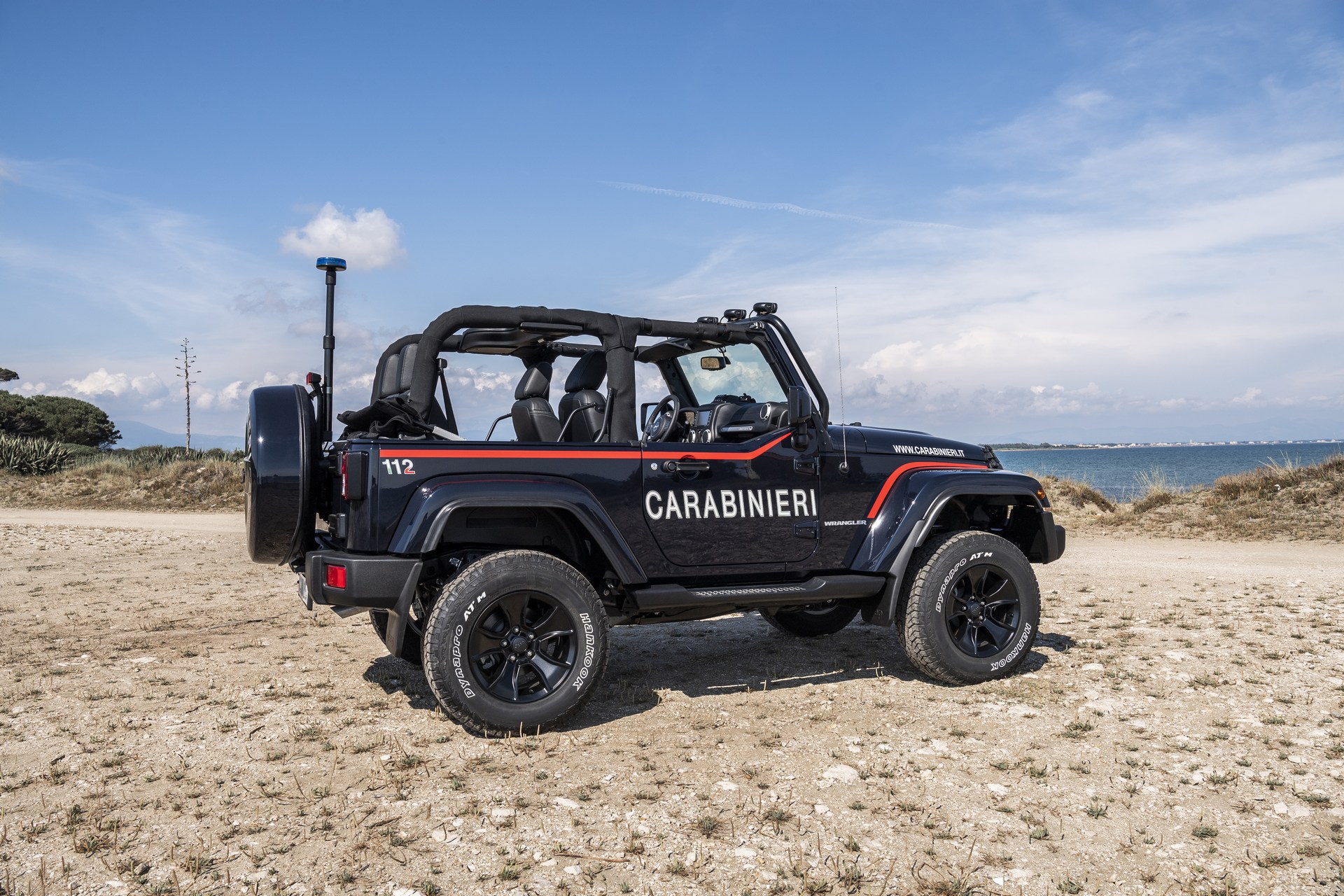 Jeep-Wrangler-Carabinieri-8 Italy’s Carabinieri Has A Cool New Jeep Wrangler JK For Patrolling Beaches This Summer