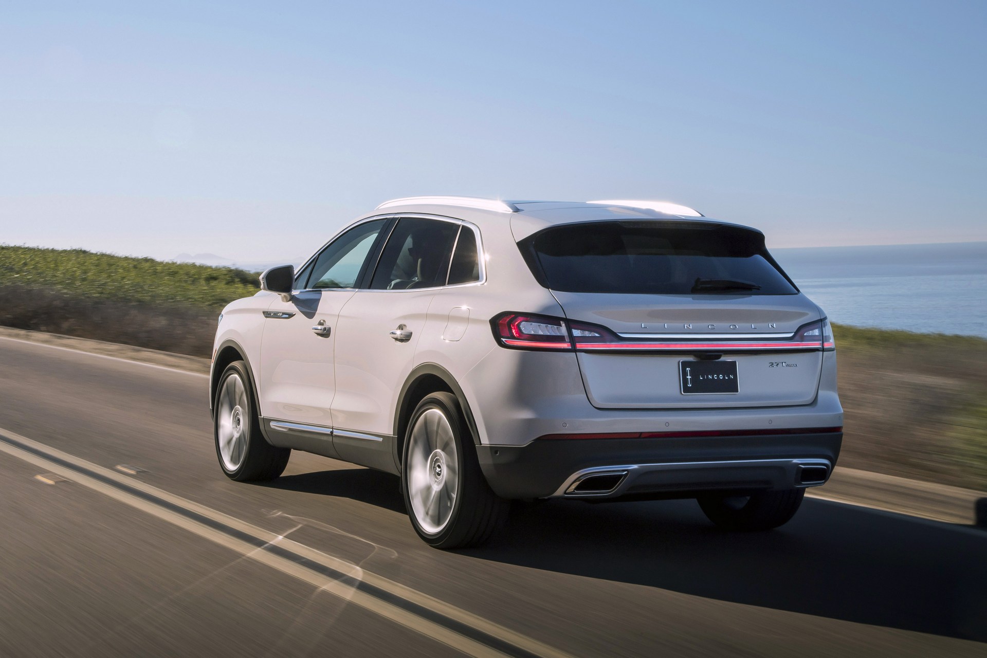 Lincoln-Nautilus-38 2019 Lincoln Nautilus Configurator Launched, Pricing Starts At $40,340