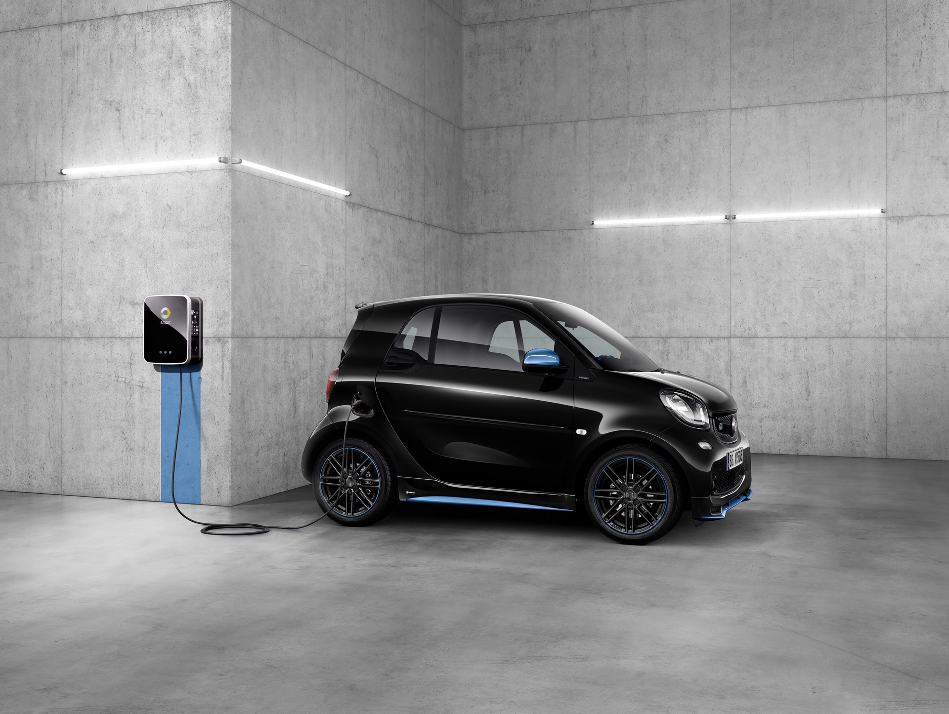 Smart-20th-Anniversary-84 Smart Celebrates 20 Years Of Production As EV Switch Causes Sales To Tumble