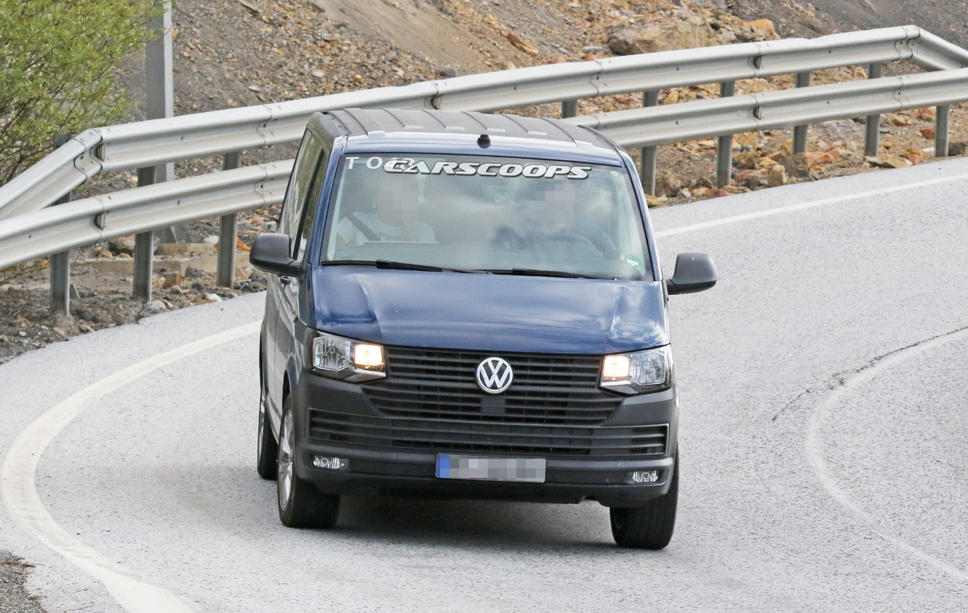 VW-Caravelle-T6-Facelift-2 Is The 2020 VW T7 Caravelle Hiding Under These T6 Test Cars?