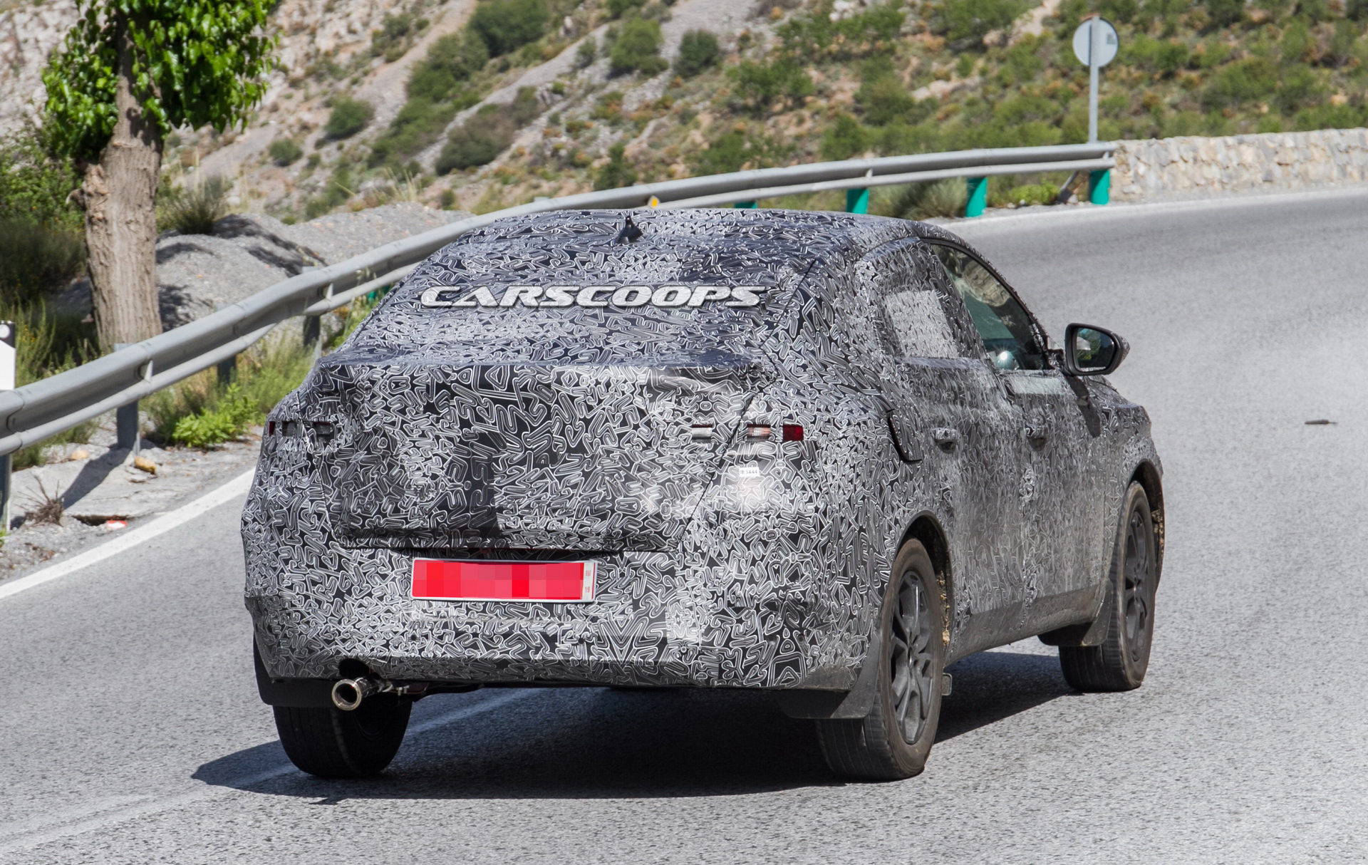 Renault-Captur-Coupe-15 Renault Captur Coupe Spied: Your Budget BMW X6 For The Masses Is On The Way