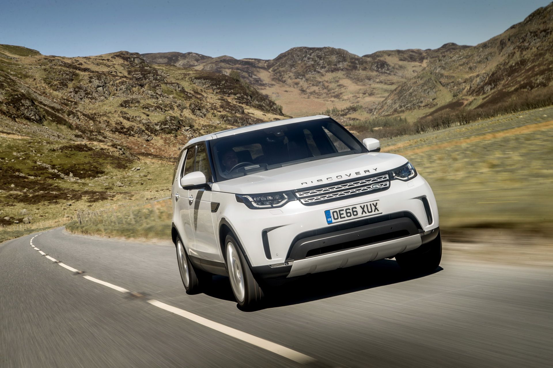 2019-land-rover-discovery-4 Land Rover Discovery Gains New SDV6 Diesel And Safety Features