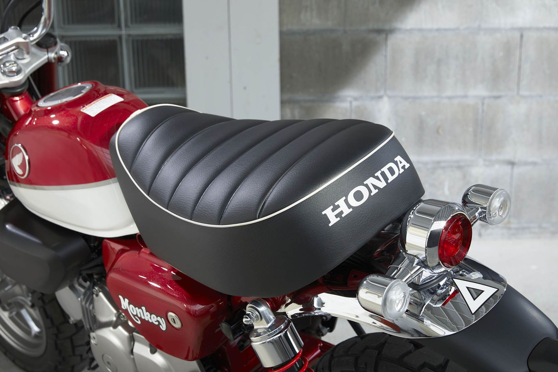 19 Honda Monkey_seat copy Minibikers Rejoice: Honda’s Bringing The Monkey And Super Cub To The US