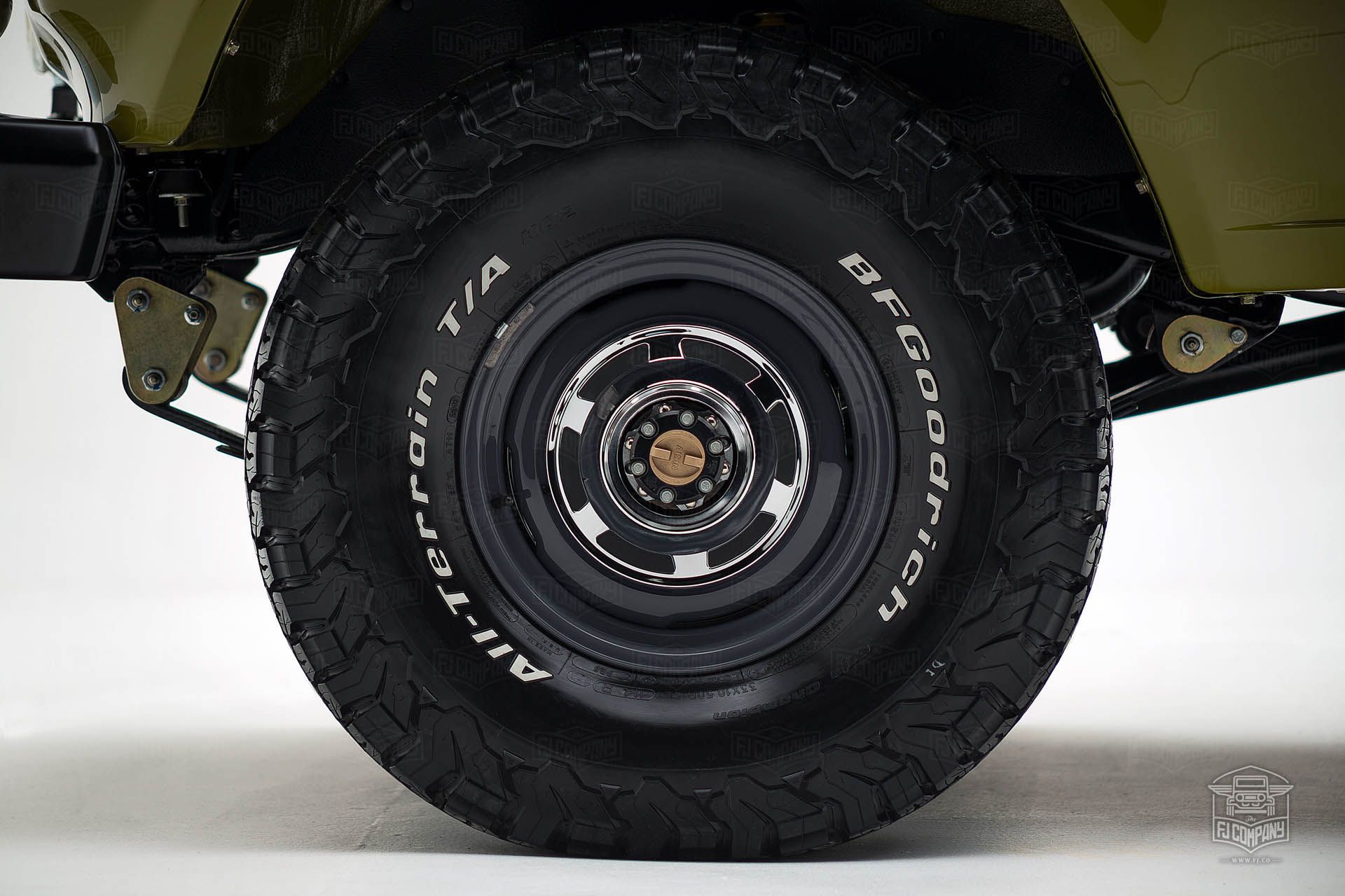 1986-Toyota-Land-Cruiser-FJ62-FJ-Company-20 Restomod ’86 Toyota Land Cruiser Is From Another Time