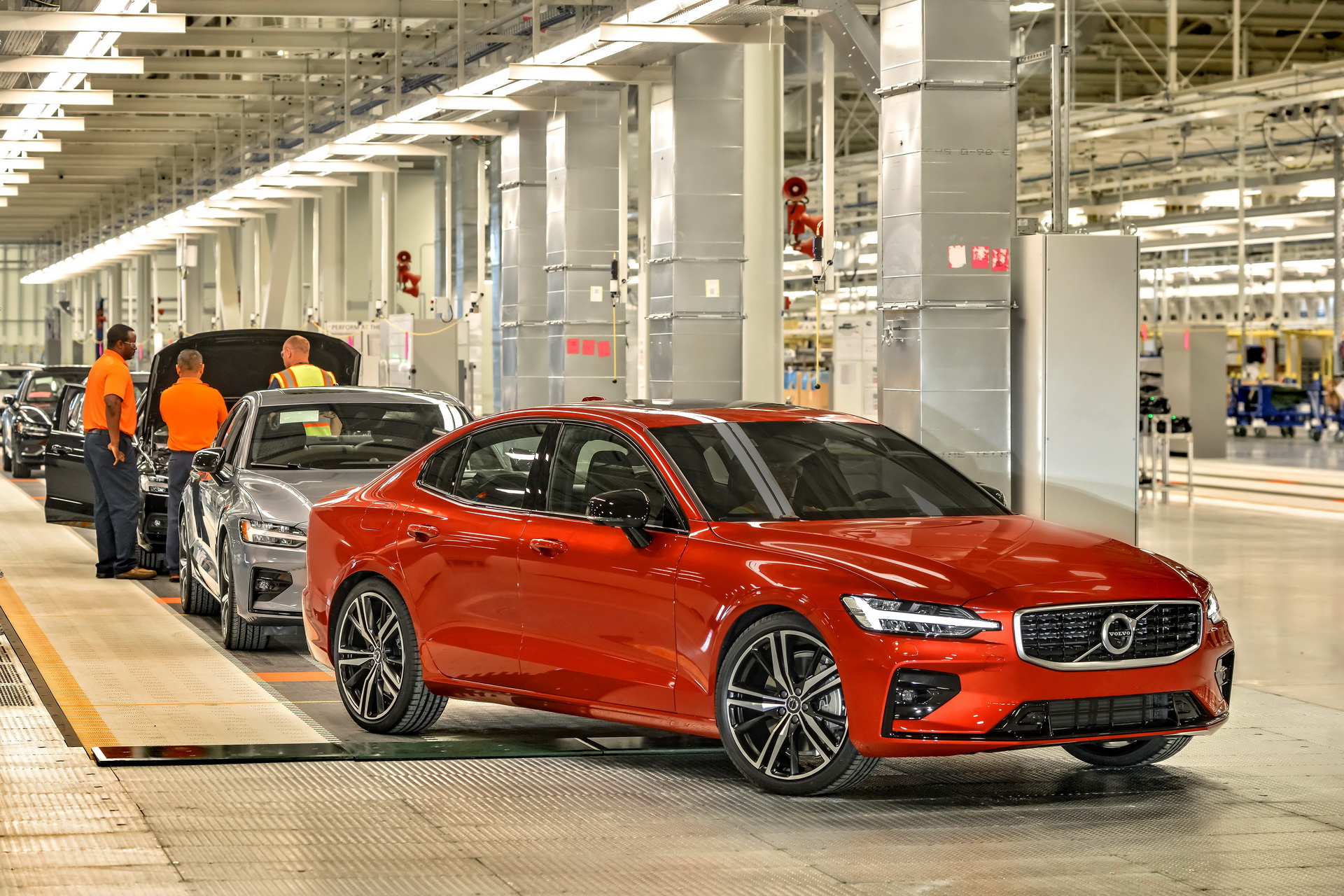 2019-volvo-s60-unveiled-160 New 2019 Volvo S60 Is A Sleek, American Made BMW 3-Series Fighter