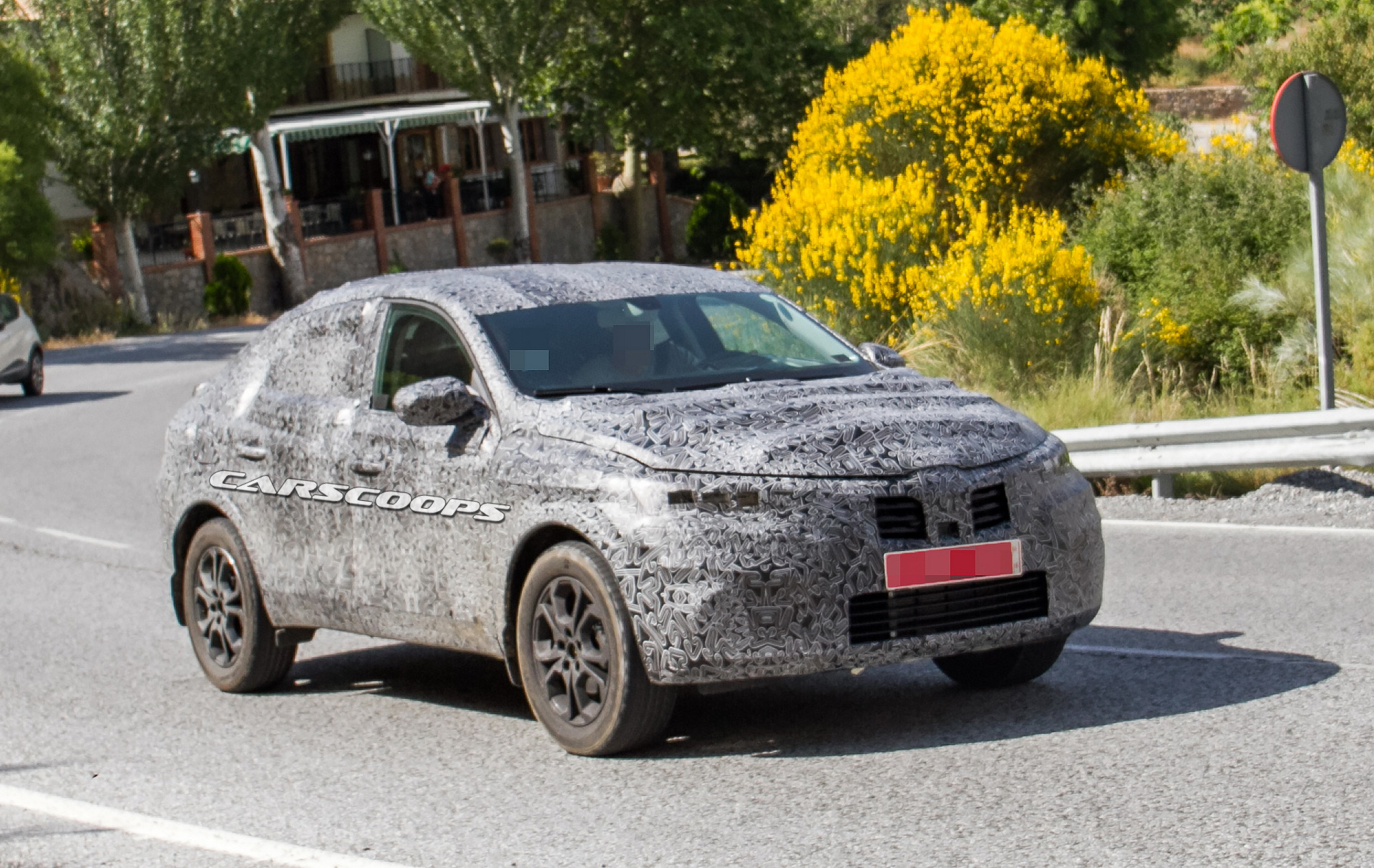 Renault-Captur-Coupe-04 Renault Captur Coupe Spied: Your Budget BMW X6 For The Masses Is On The Way