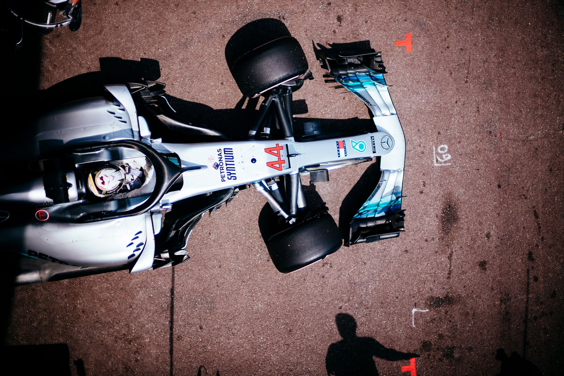 f1-stuck-in-stone-age-says-hamilton-2 Lewis Hamilton Says F1 Is ‘Stuck In Stone Age’, Should Embrace Social Media