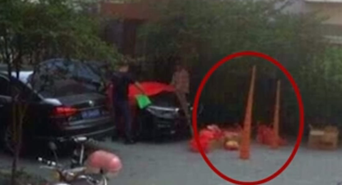 BMW-5-Series-China-Fire-1 Chinese Man Wants To Bless His New BMW 5-Series, Inferno Ensues