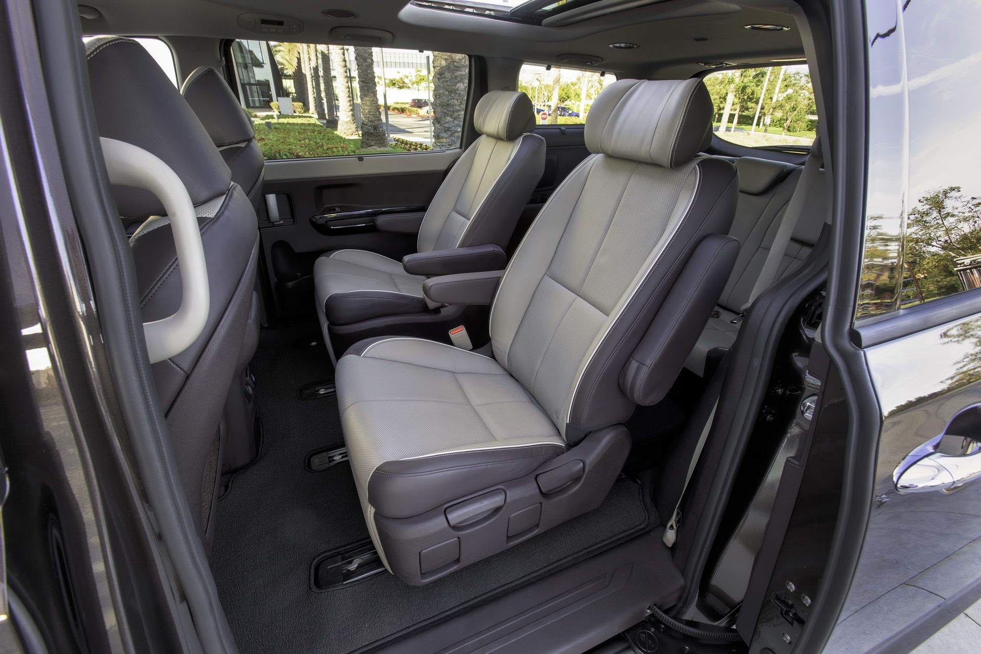 2015-kia-sedona-11 Kia Sedona Recalled Over Potentially Dangerous Power Sliding Doors