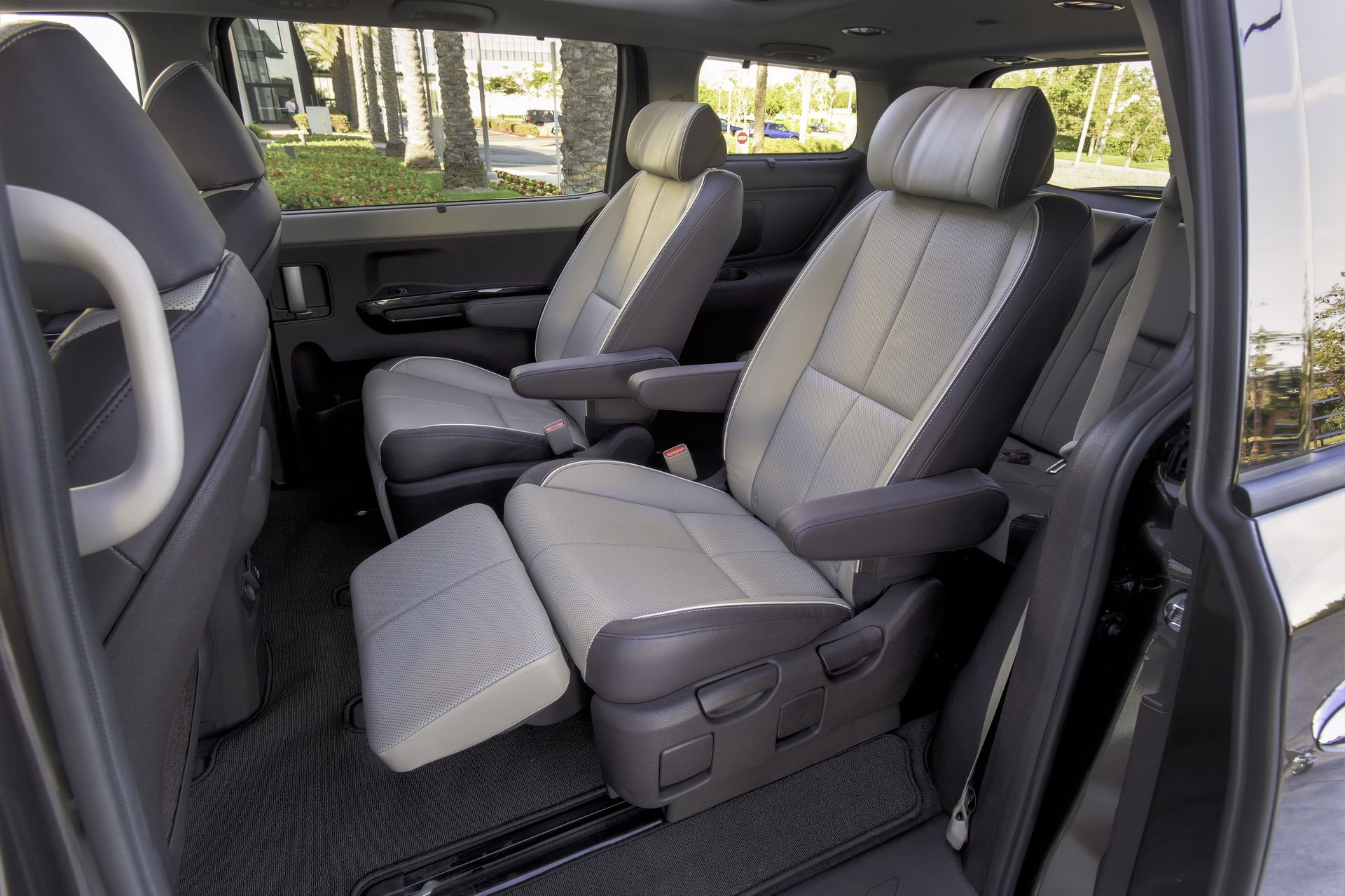 2015-kia-sedona-12 Kia Sedona Recalled Over Potentially Dangerous Power Sliding Doors