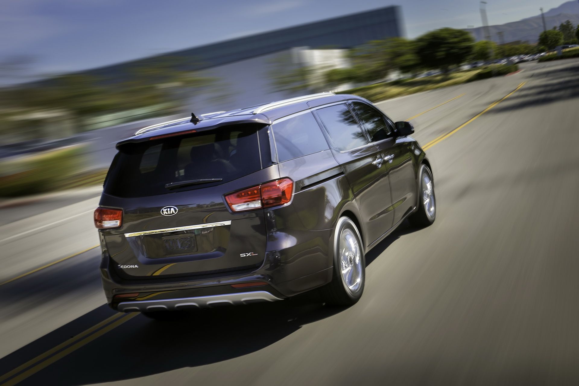 2015-kia-sedona-5 Kia Sedona Recalled Over Potentially Dangerous Power Sliding Doors