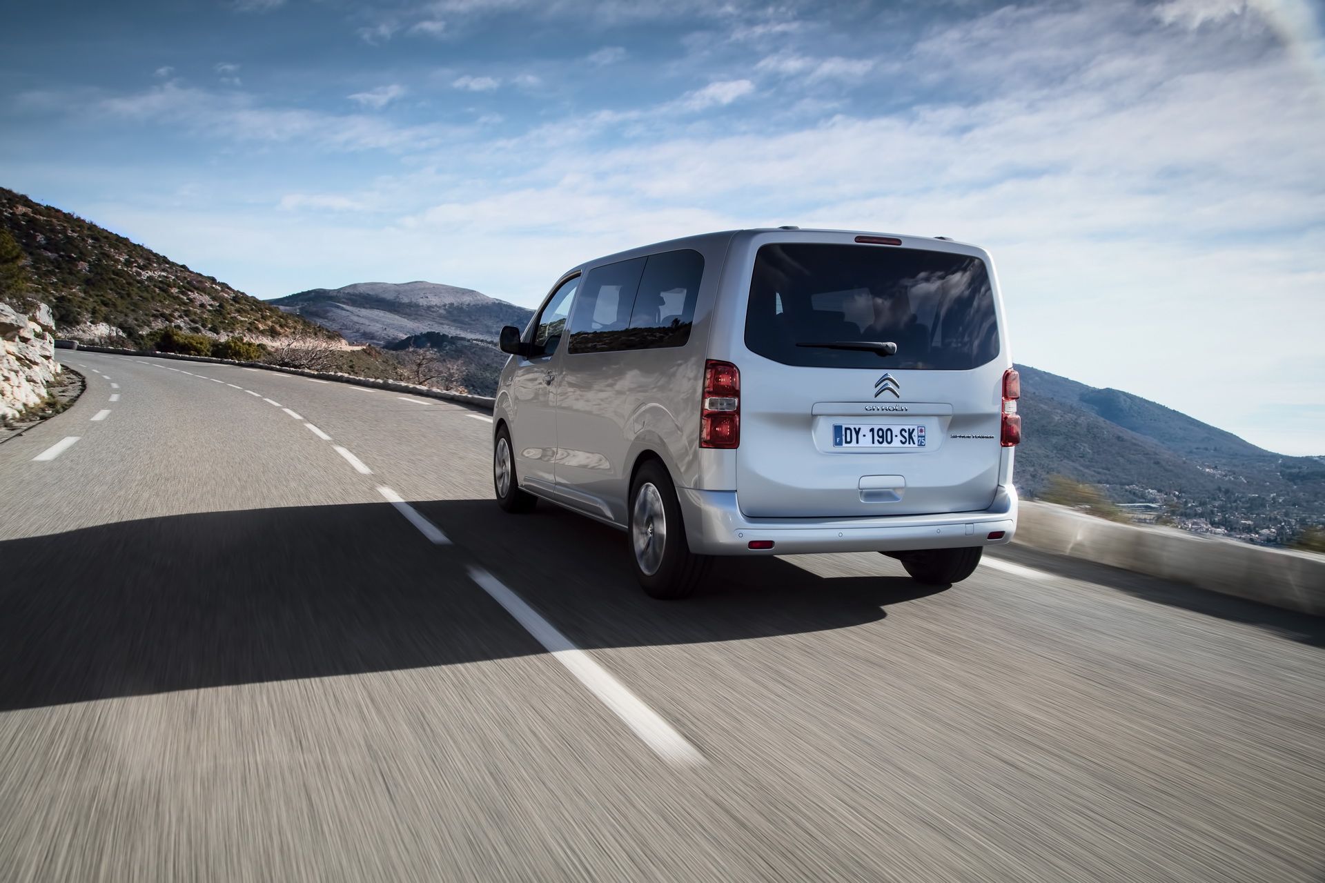 2018-citroen-spacetourer-rip-curl-lifestyle-4 Citroen Wants You To Chase The Perfect Wave With The SpaceTourer Rip Curl