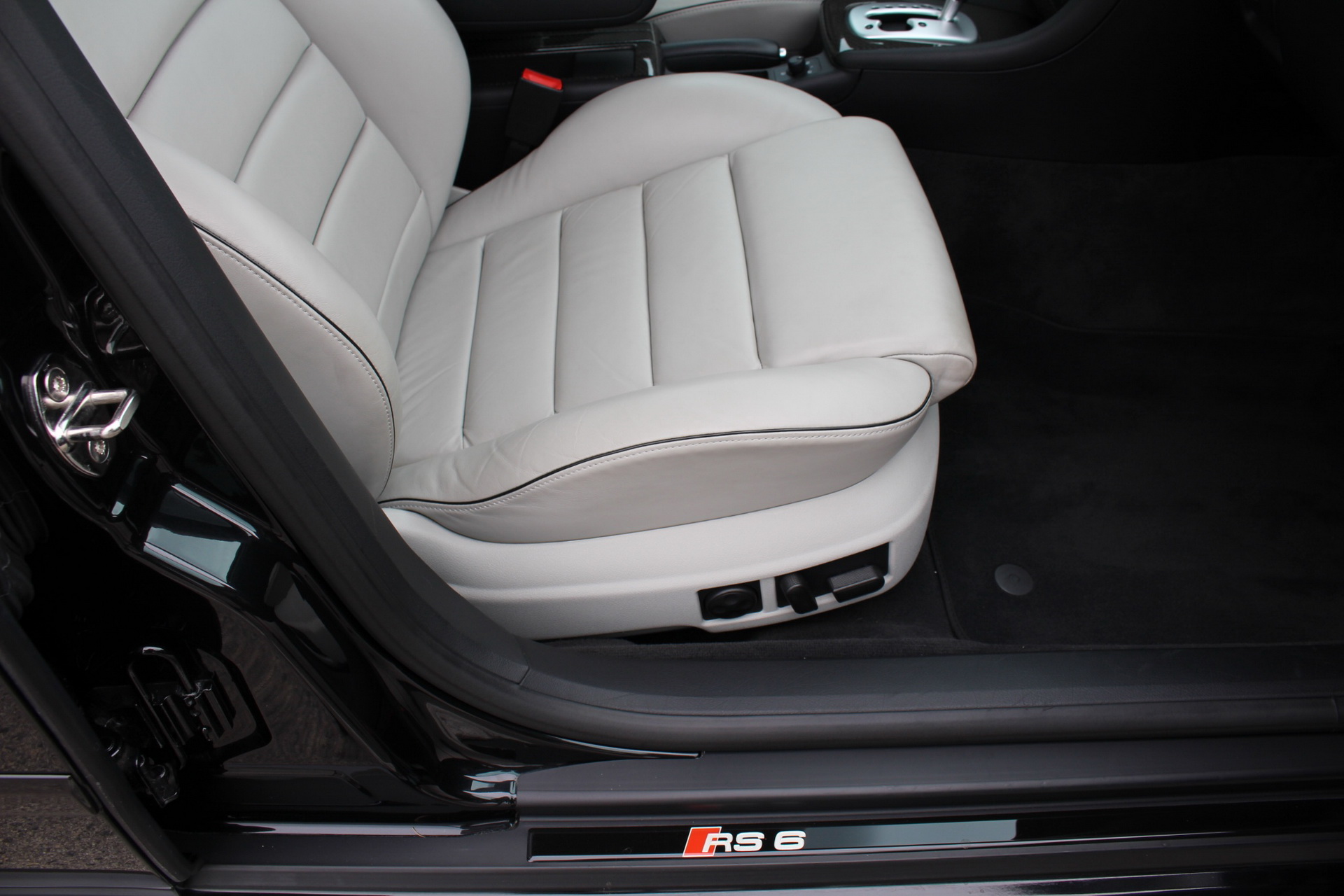 2003-audi-rs6-mtm-bat-47 MTM-Tuned 2003 Audi RS6 Sold For $36,000 At Online Auction