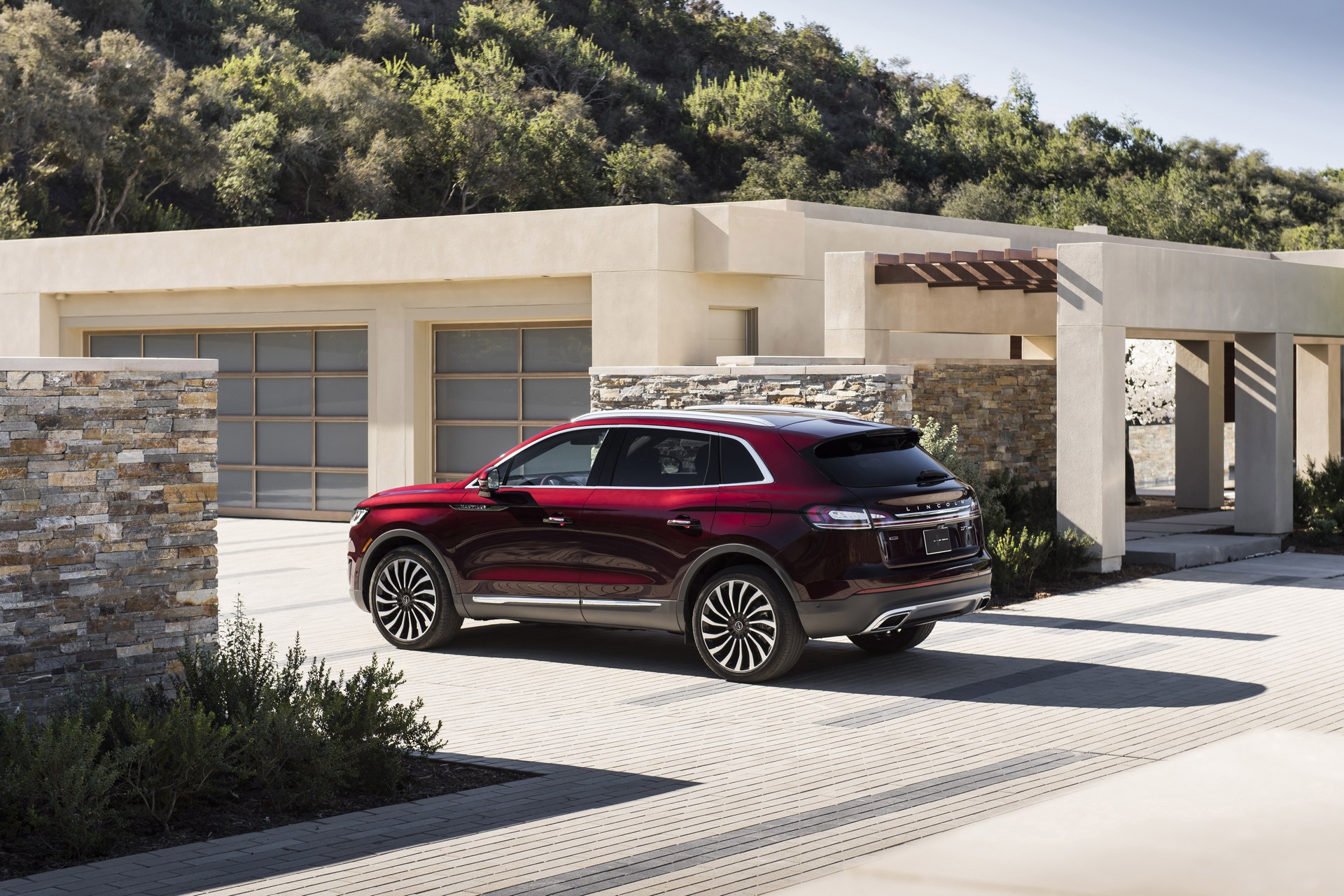Lincoln-Nautilus-43 2019 Lincoln Nautilus Configurator Launched, Pricing Starts At $40,340