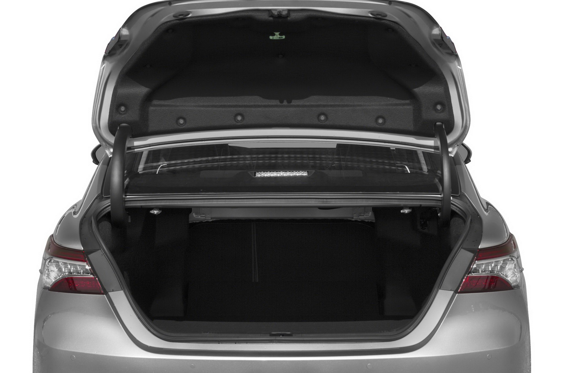 2018-toyota-camry-hybrid-8 Toyota Camry Is Coming Back To Europe With Hybrid Powertrain