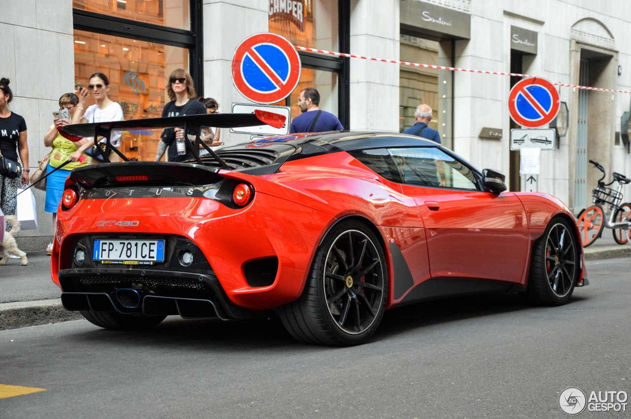 lotus-evora-gt430-spotted-milan-10 Two-Tone Lotus Evora GT430 Turns Is An Unlikely Head-Turner