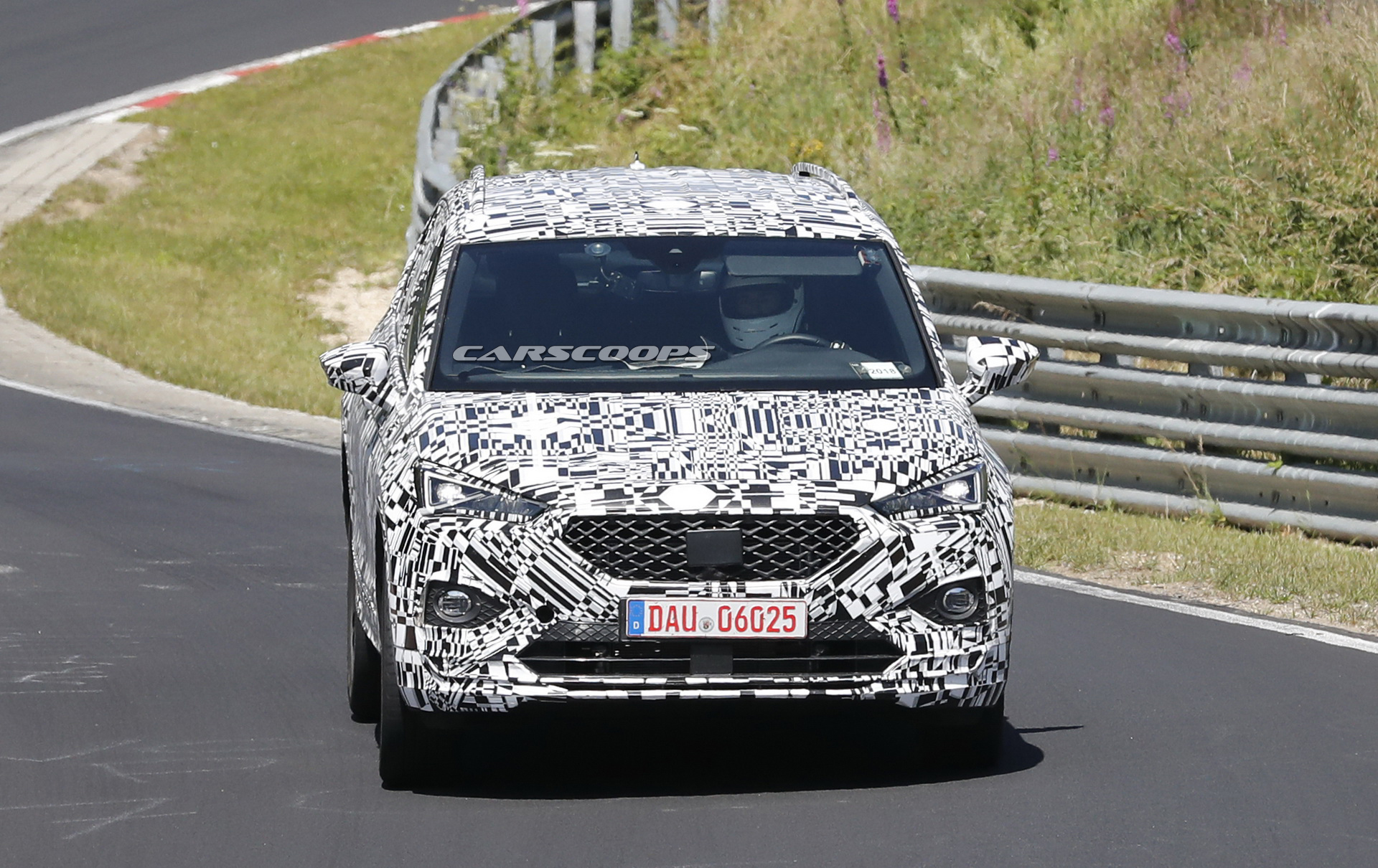 seat-tarraco-prototype-spied-ring-9 Seat Tarraco Begins Track Testing Wearing Production Headlights And Taillights