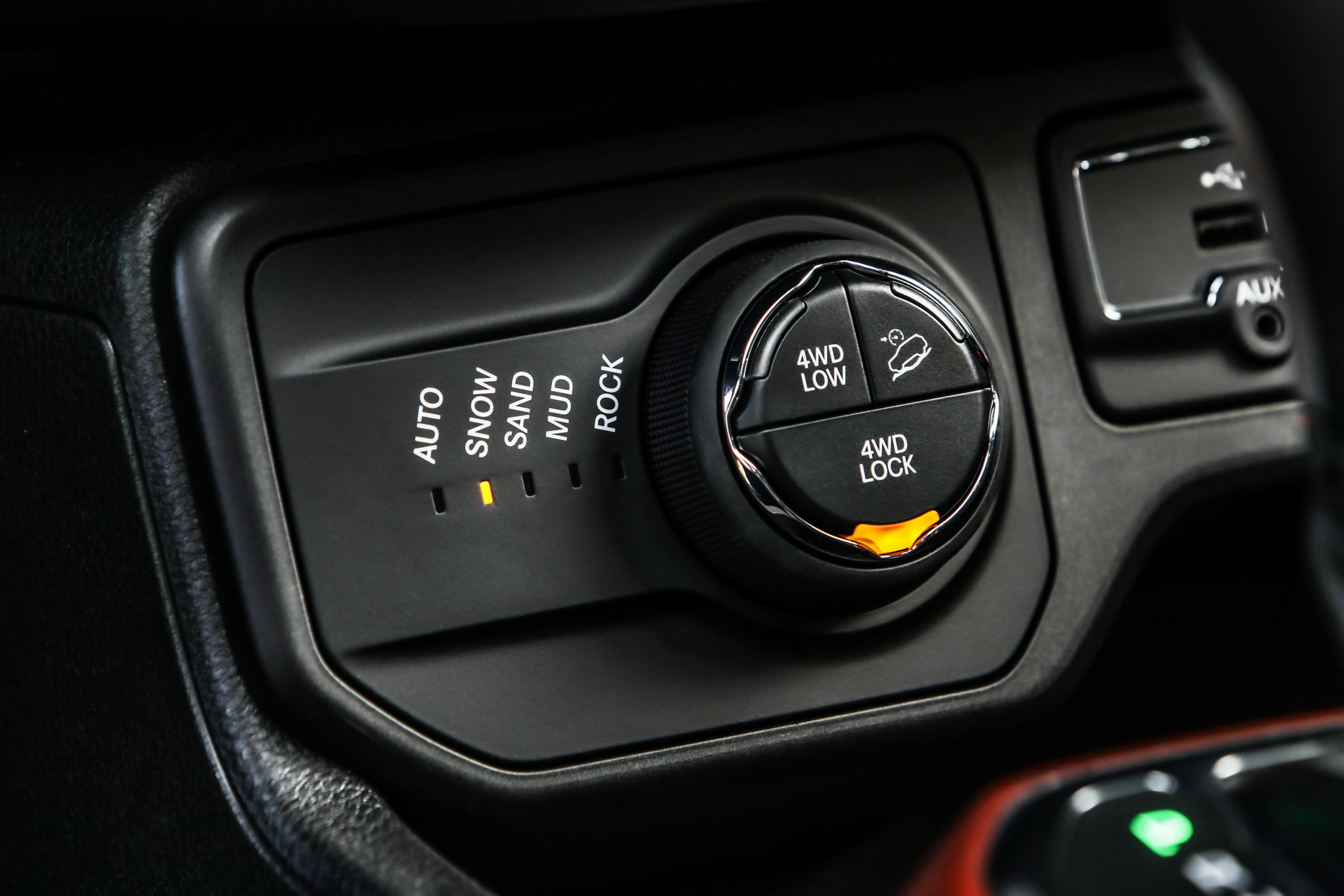 2019 Jeep Renegade Facelift 69 2019 Jeep Renegade Gets Cute Makeover And New Engines: Full Details, Photos & Video