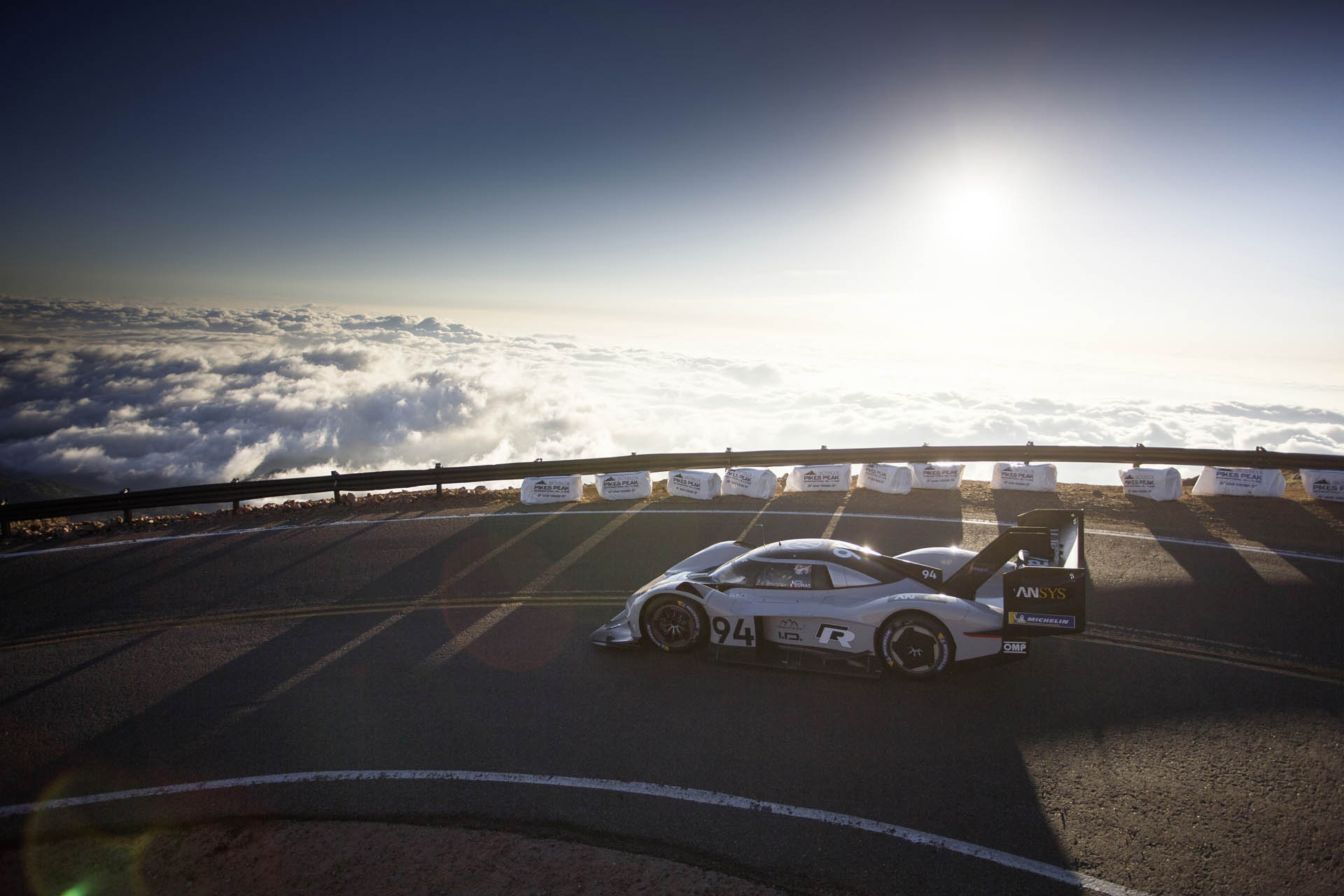 vw-id-r-pikes-peak-record-09 Volkswagen ID R Shatters The Pikes Peak Record At 7:57.148