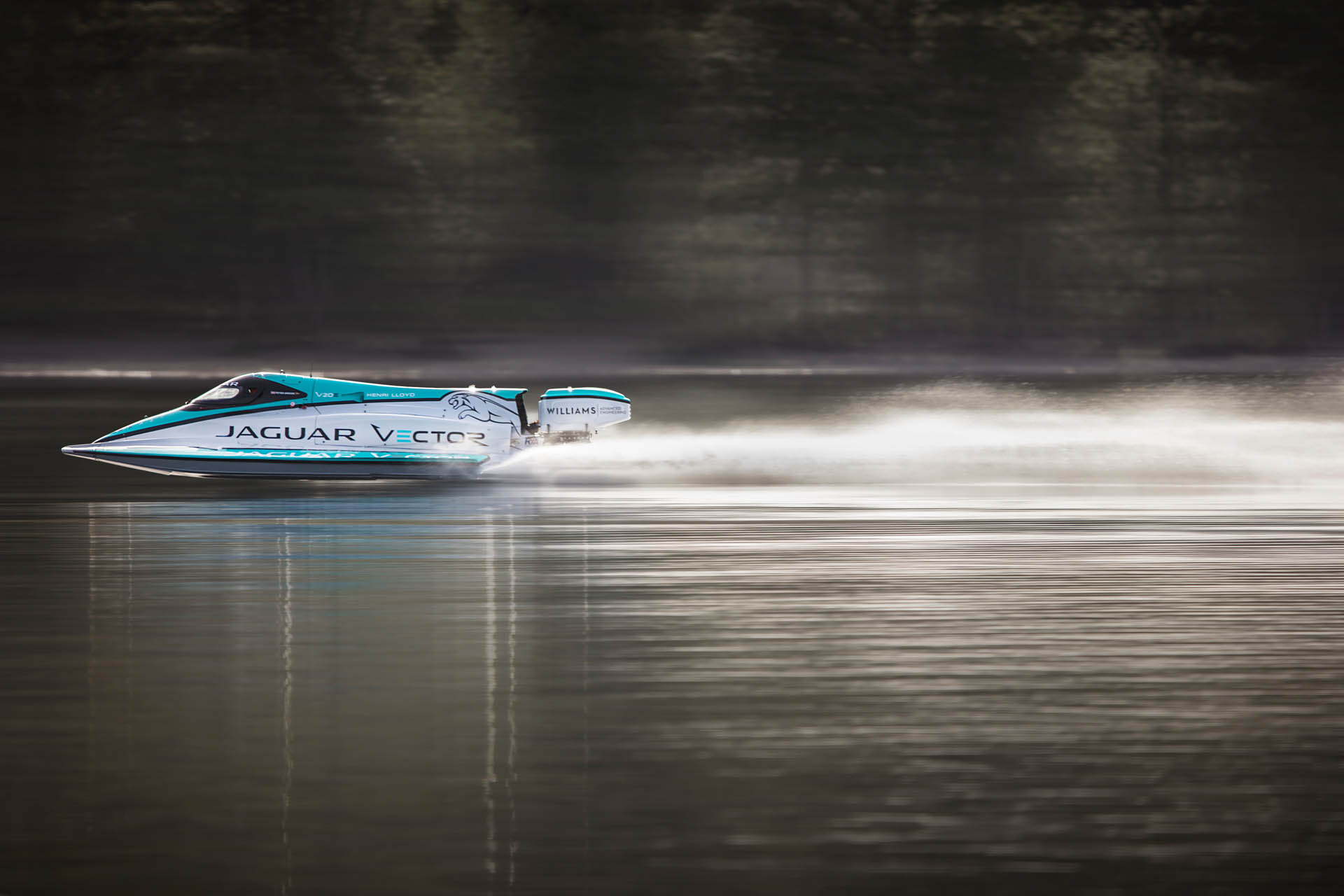 Jaguar Vector Racing 8adjusted copy Jaguar Vector Racing Made The World’s Fastest Electric Motorboat