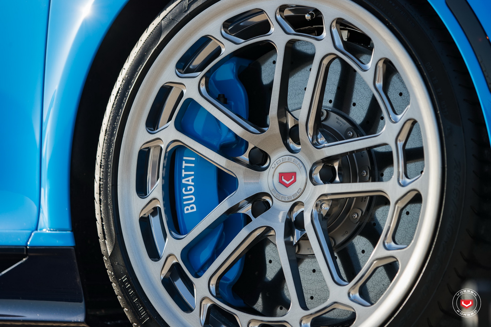 bugatti-chiron-vossen-wheels-32 Bugatti Chiron Tries On New Wheels For Size: Hot Or Not?