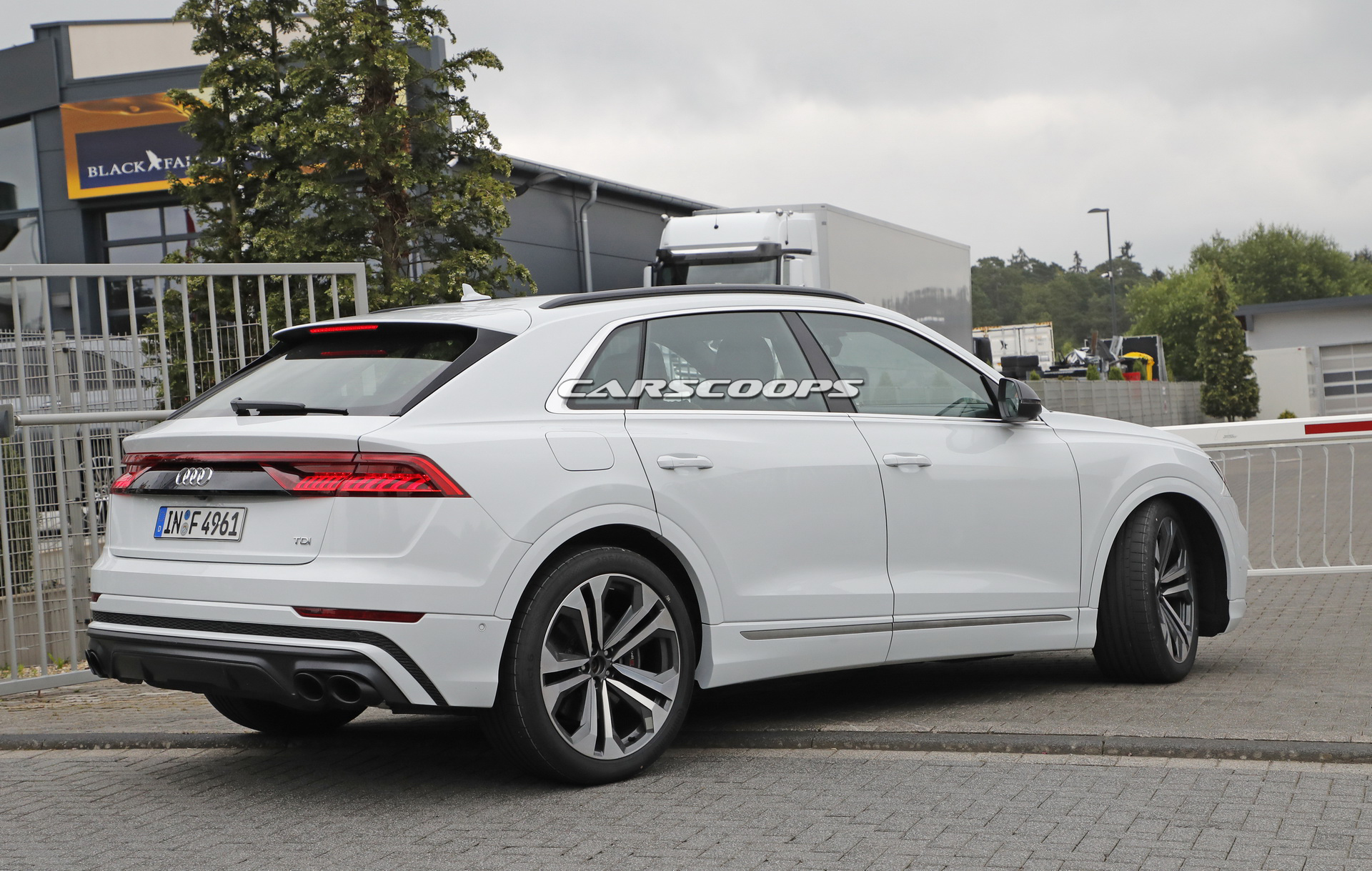 Audi-SQ8-2 Audi SQ8 Caught Undisguised, Will Likely Feature 500 HP Hybrid V6
