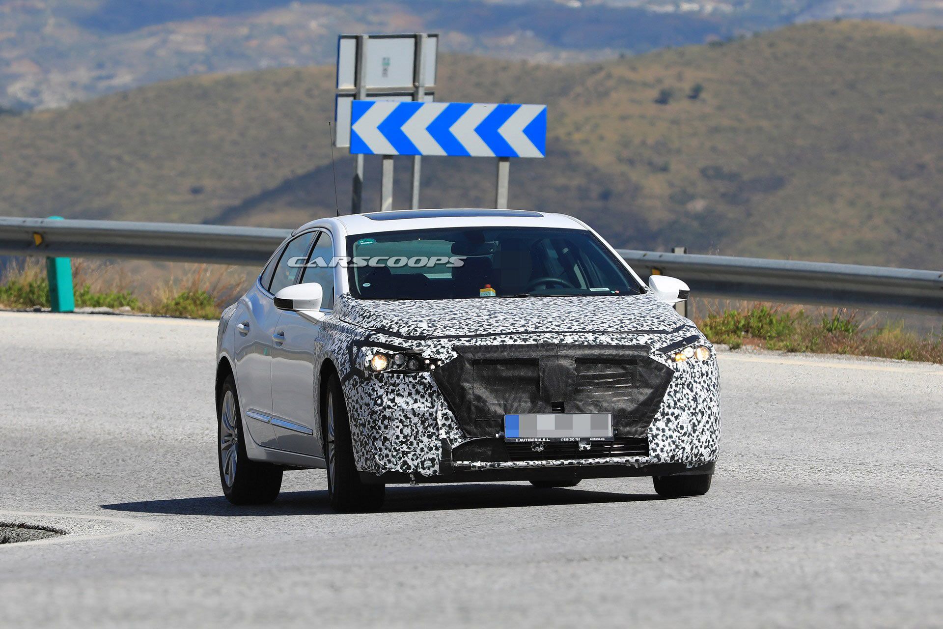 Buick-LaCrosse-Facelift-2 2020 Buick LaCrosse Facelift Spied With Minor Styling Changes