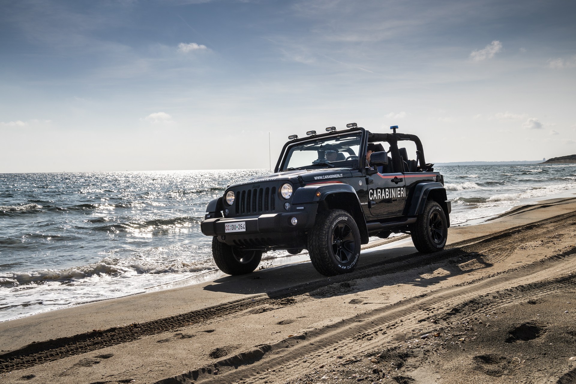 Jeep-Wrangler-Carabinieri-11 Italy’s Carabinieri Has A Cool New Jeep Wrangler JK For Patrolling Beaches This Summer