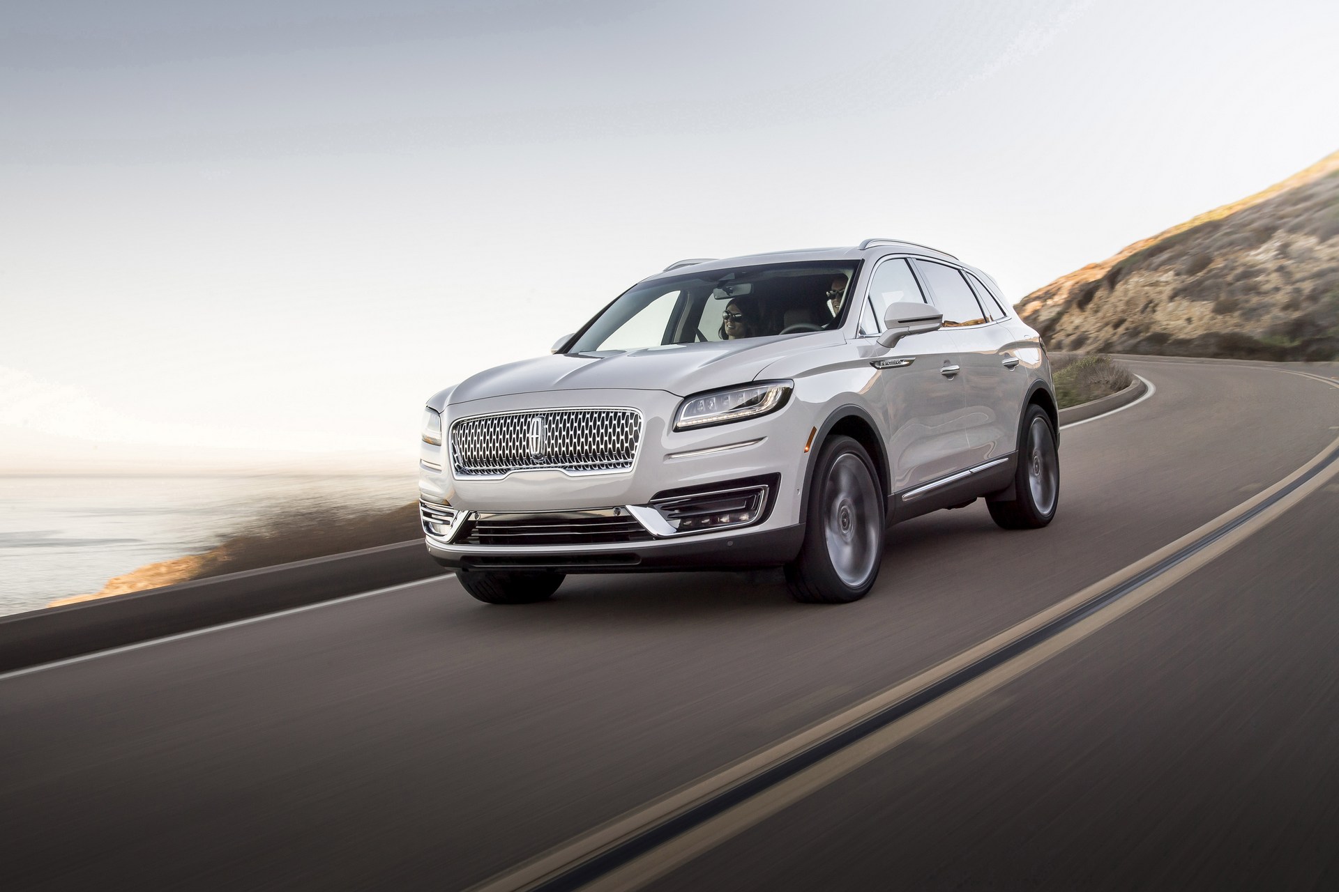 Lincoln-Nautilus-7 2019 Lincoln Nautilus Configurator Launched, Pricing Starts At $40,340