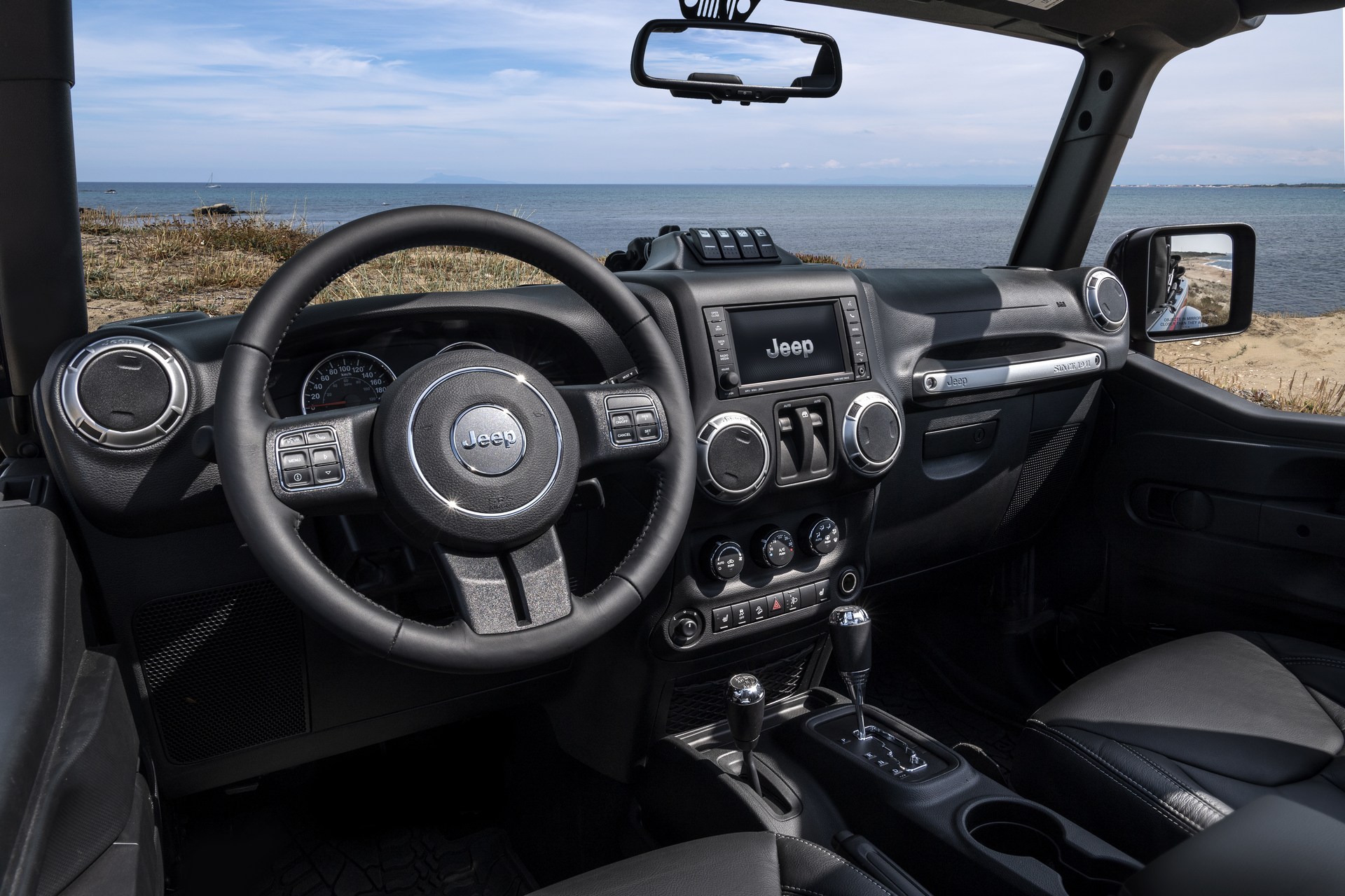 Jeep-Wrangler-Carabinieri-7 Italy’s Carabinieri Has A Cool New Jeep Wrangler JK For Patrolling Beaches This Summer