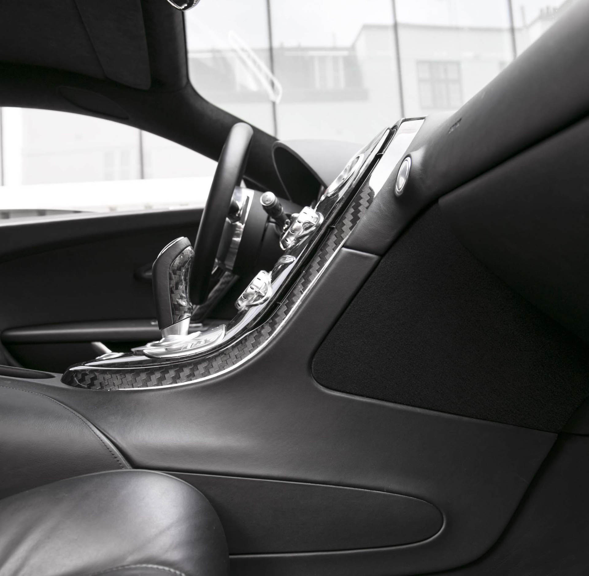 chrome-carbon-2008-bugatti-veyron-26 Chrome And Carbon Bugatti Veyron Would Sure Look Sweet In Your Driveway