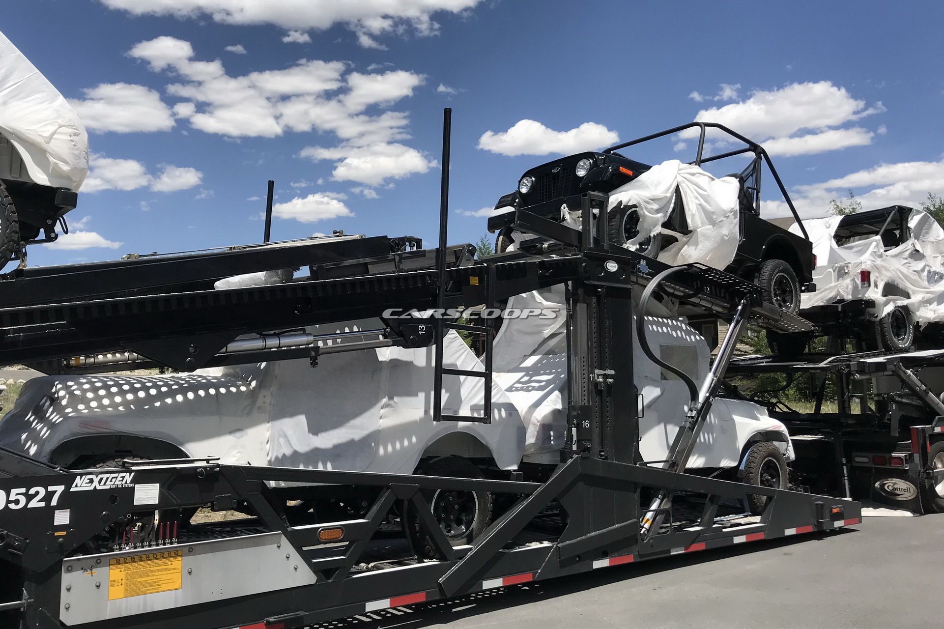 Mahindra-Jeep-37 Mahindra’s Jeep-Like Roxor Spotted On The Way To Dealers