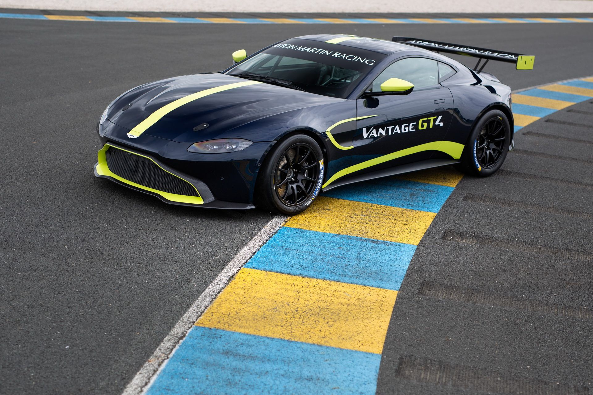 AstonMartin-Vantage-GT3-GT4-08 Aston Martin Debuts Vantage GT3 And GT4 Race Cars At Le Mans