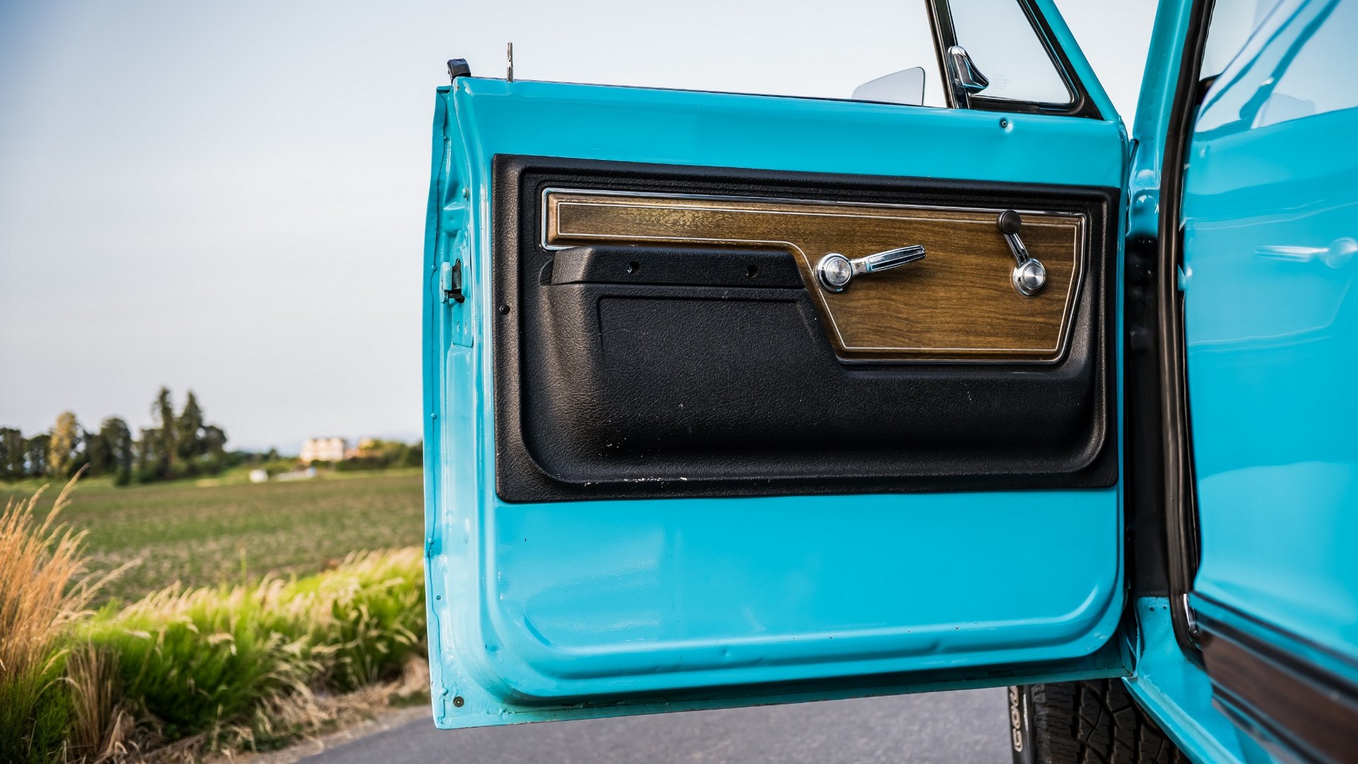 1972-Chevrolet-K5-Blazer-5 Not A Fan Of The 2019 Chevrolet Blazer? This 1972 K5 Might Be Up Your Alley