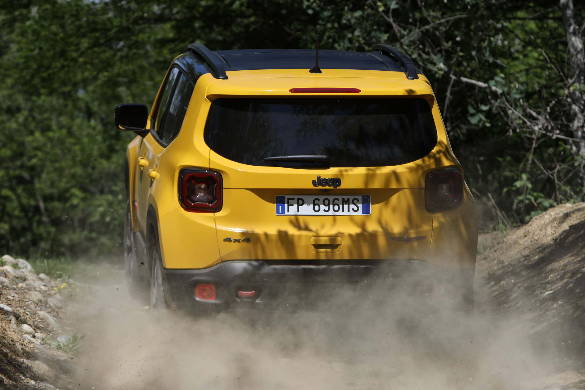 2019 Jeep Renegade Facelift 49 2019 Jeep Renegade Gets Cute Makeover And New Engines: Full Details, Photos & Video