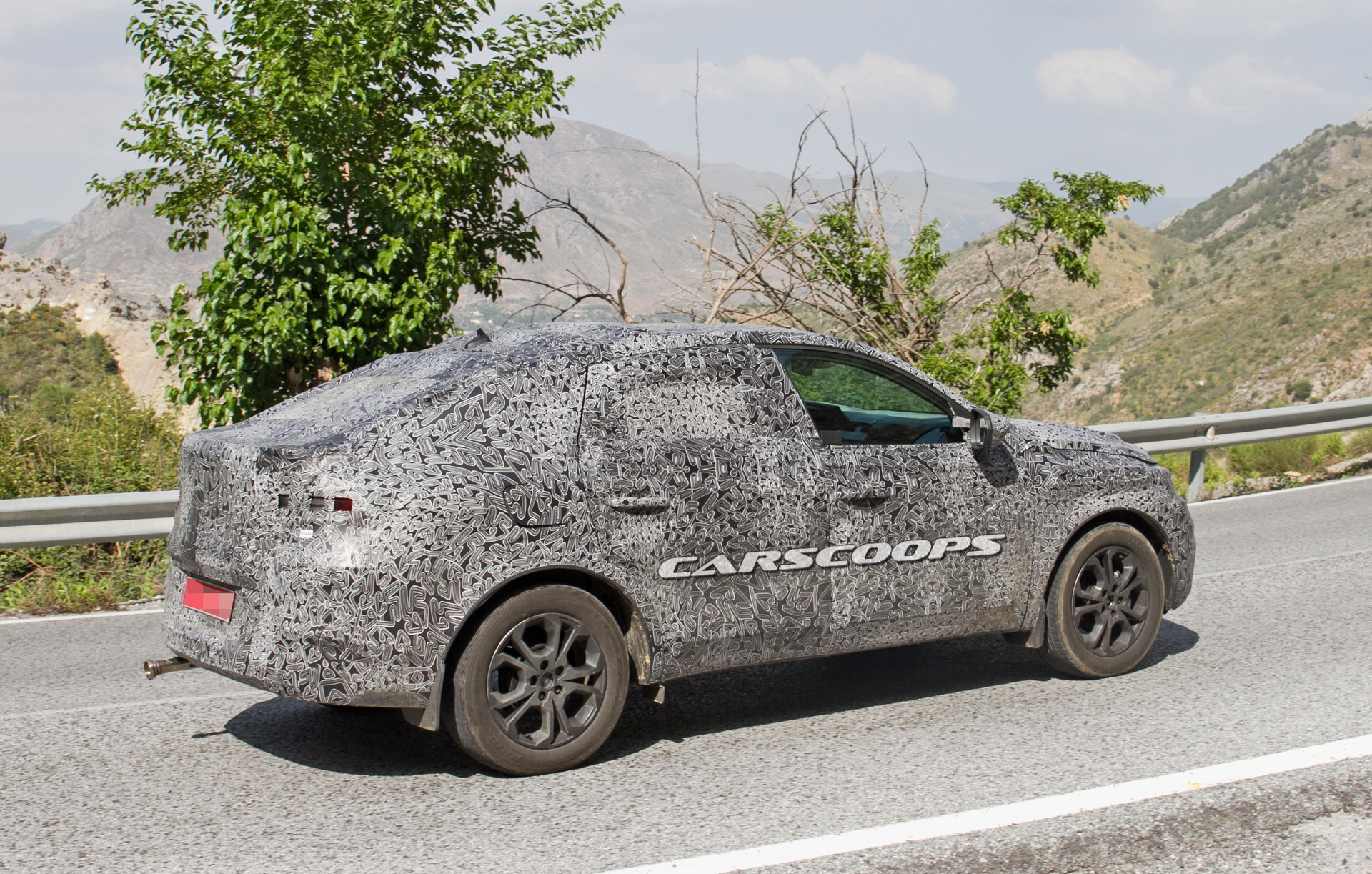 Renault-Captur-Coupe-10 Renault Captur Coupe Spied: Your Budget BMW X6 For The Masses Is On The Way