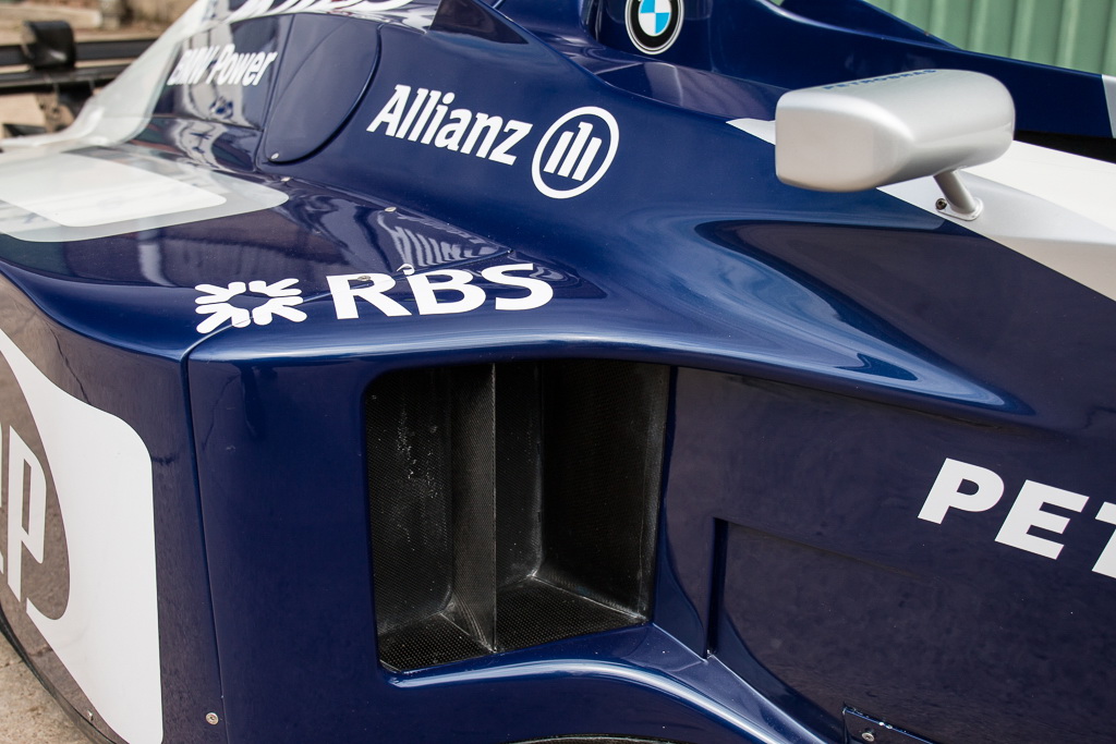 williams-f1-replica-5 Williams’ 2005 F1 Official Replica Is The Perfect Item For Your Man Cave