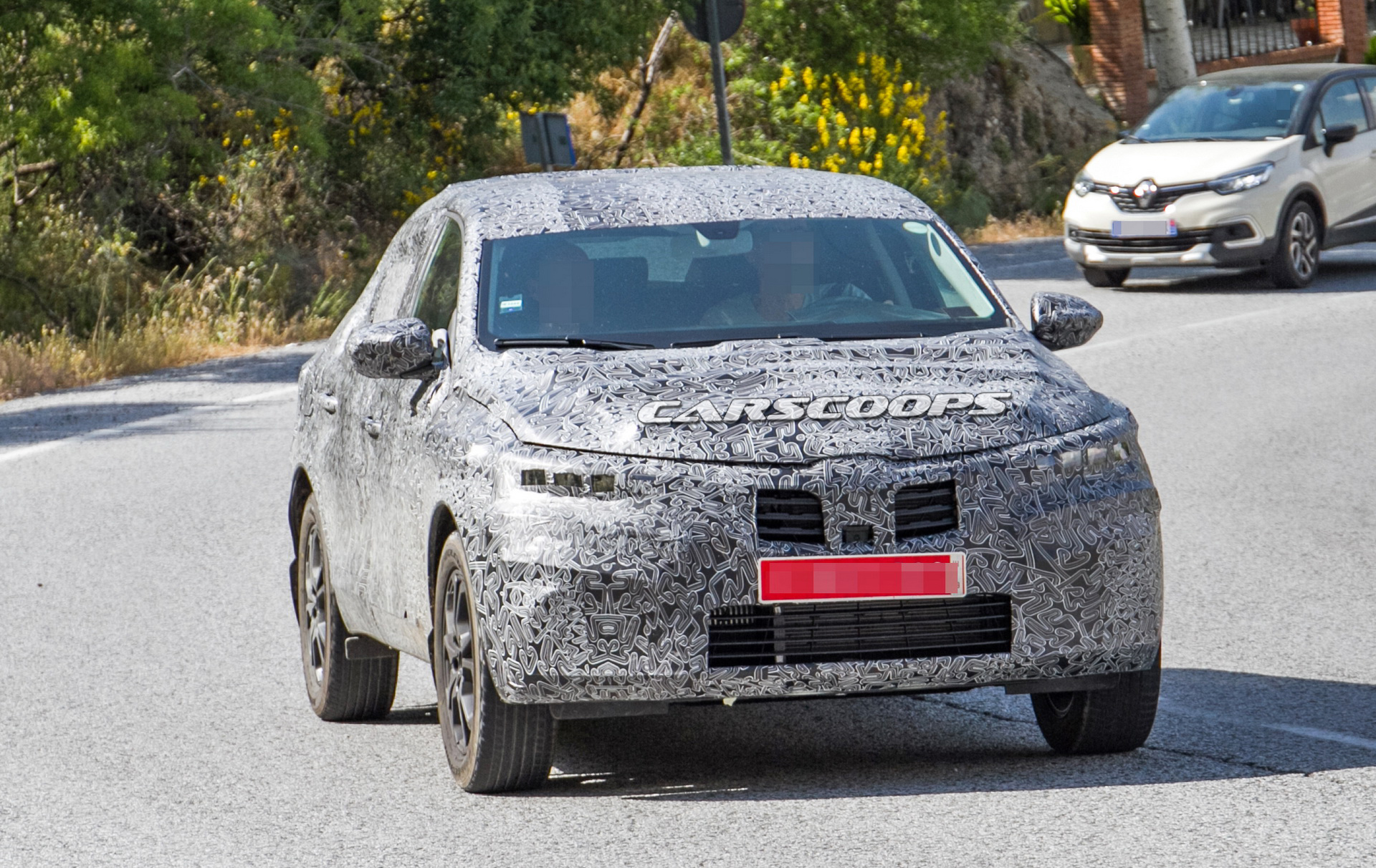 Renault-Captur-Coupe-02 Renault Captur Coupe Spied: Your Budget BMW X6 For The Masses Is On The Way