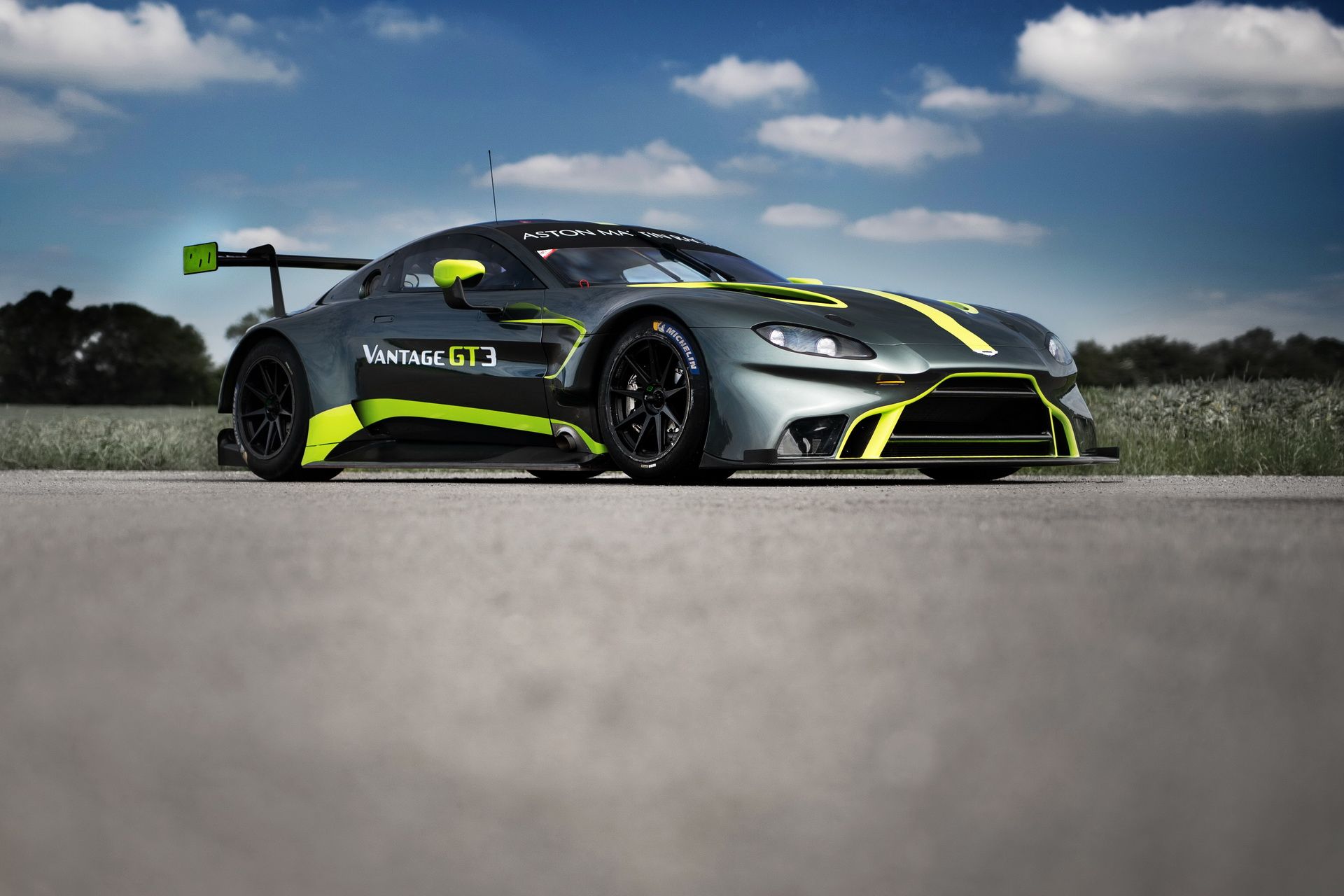 AstonMartin-Vantage-GT3-GT4-04 Aston Martin Debuts Vantage GT3 And GT4 Race Cars At Le Mans