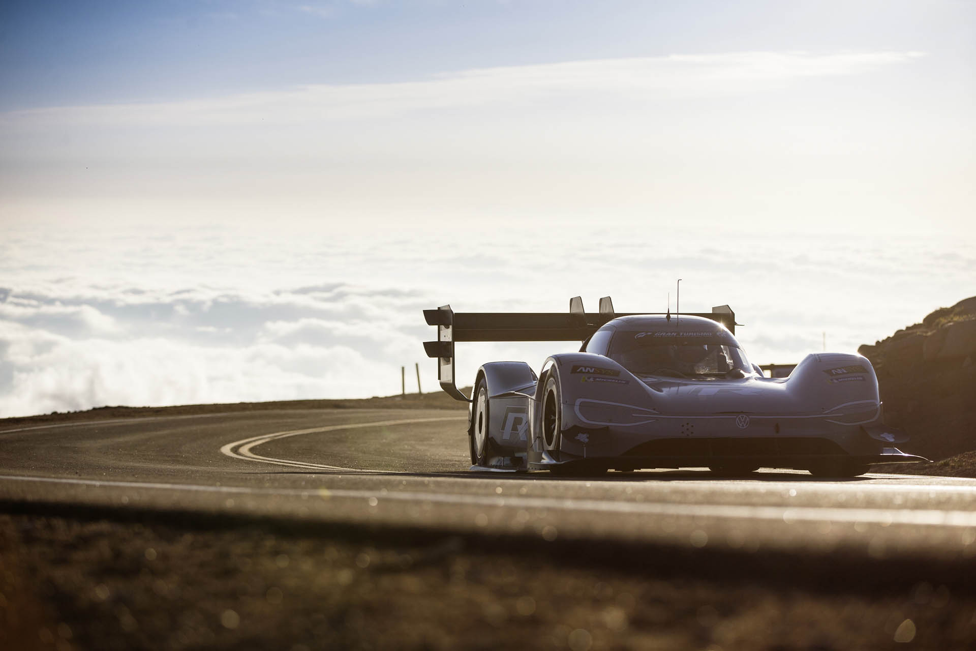 vw-id-r-pikes-peak-record-10 Volkswagen ID R Shatters The Pikes Peak Record At 7:57.148