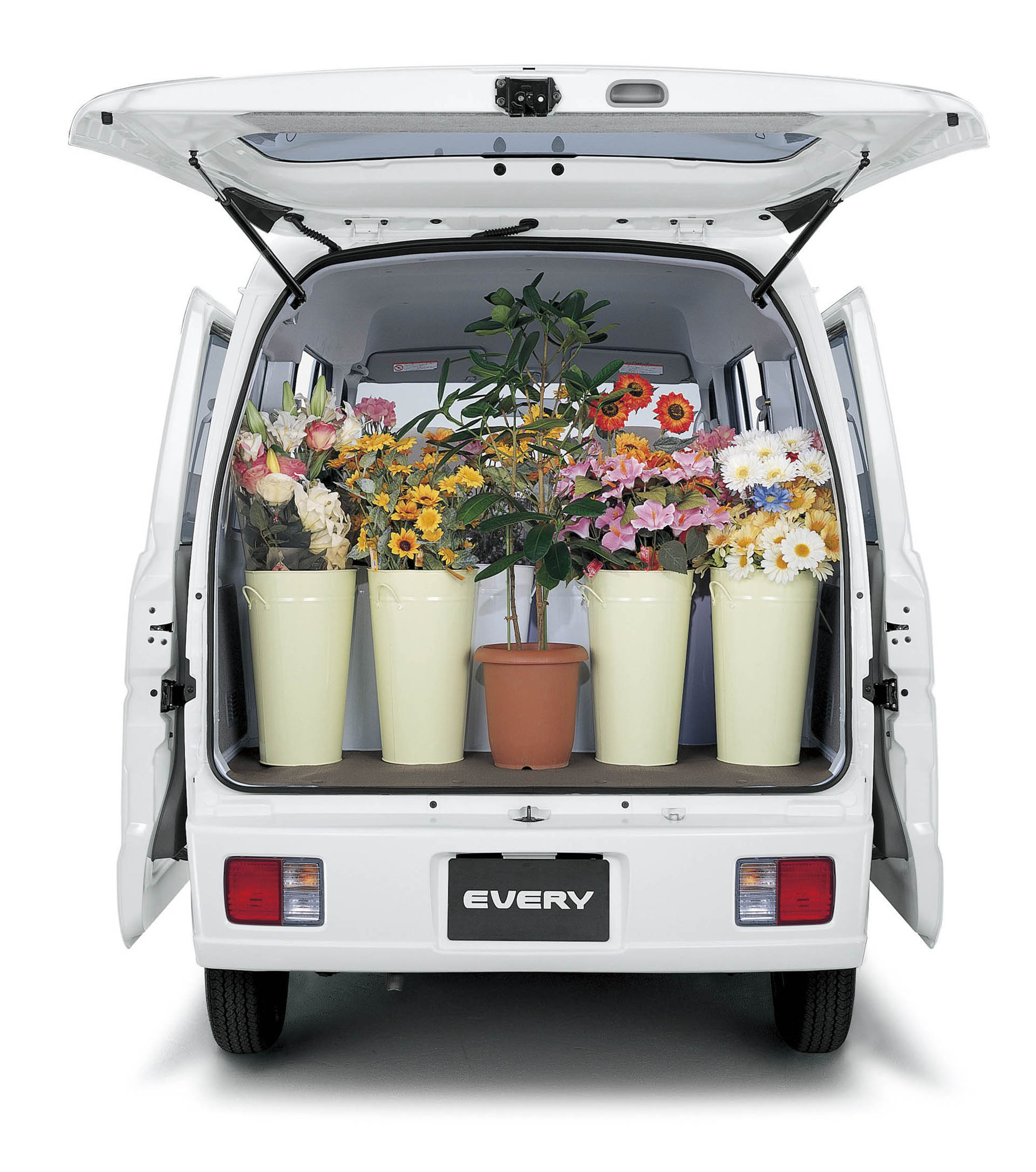 suzuki-every-carry-04 Suzuki Has Sold HOW MANY Of These Tiny Minivans In Japan?