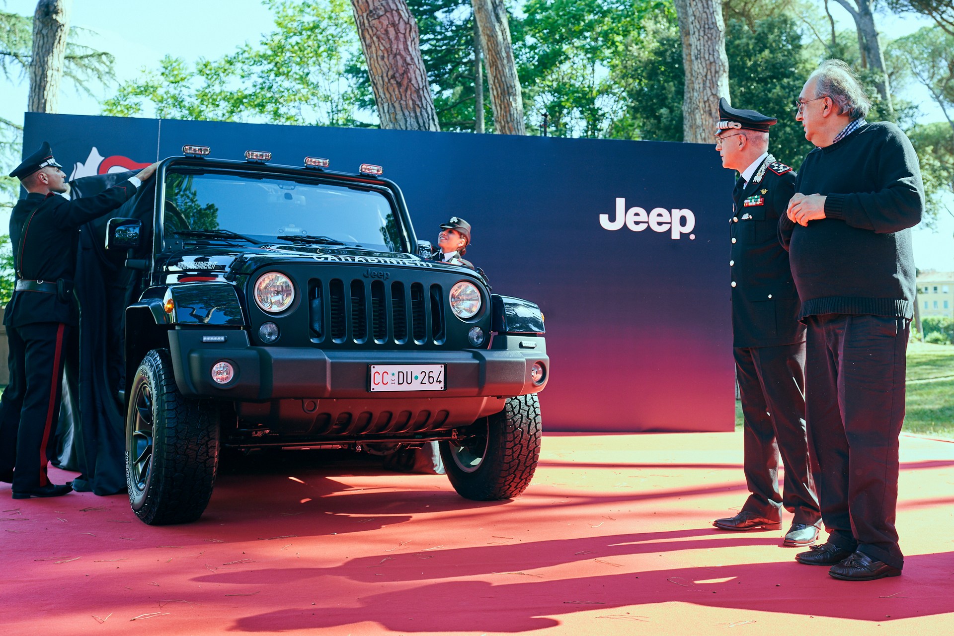 Jeep-Wrangler-Carabinieri-2 Italy’s Carabinieri Has A Cool New Jeep Wrangler JK For Patrolling Beaches This Summer