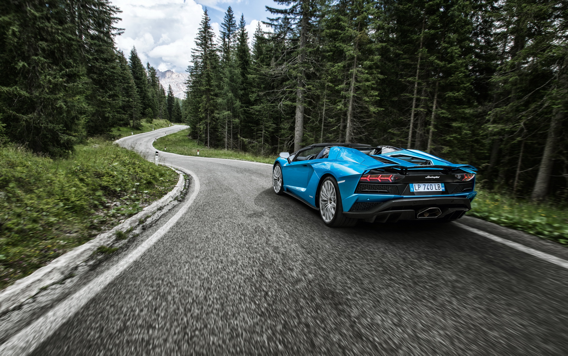 Lamborghini-Report-05 Lamborghini Will Stick With Naturally Aspirated V10s And V12s For Its Supercars