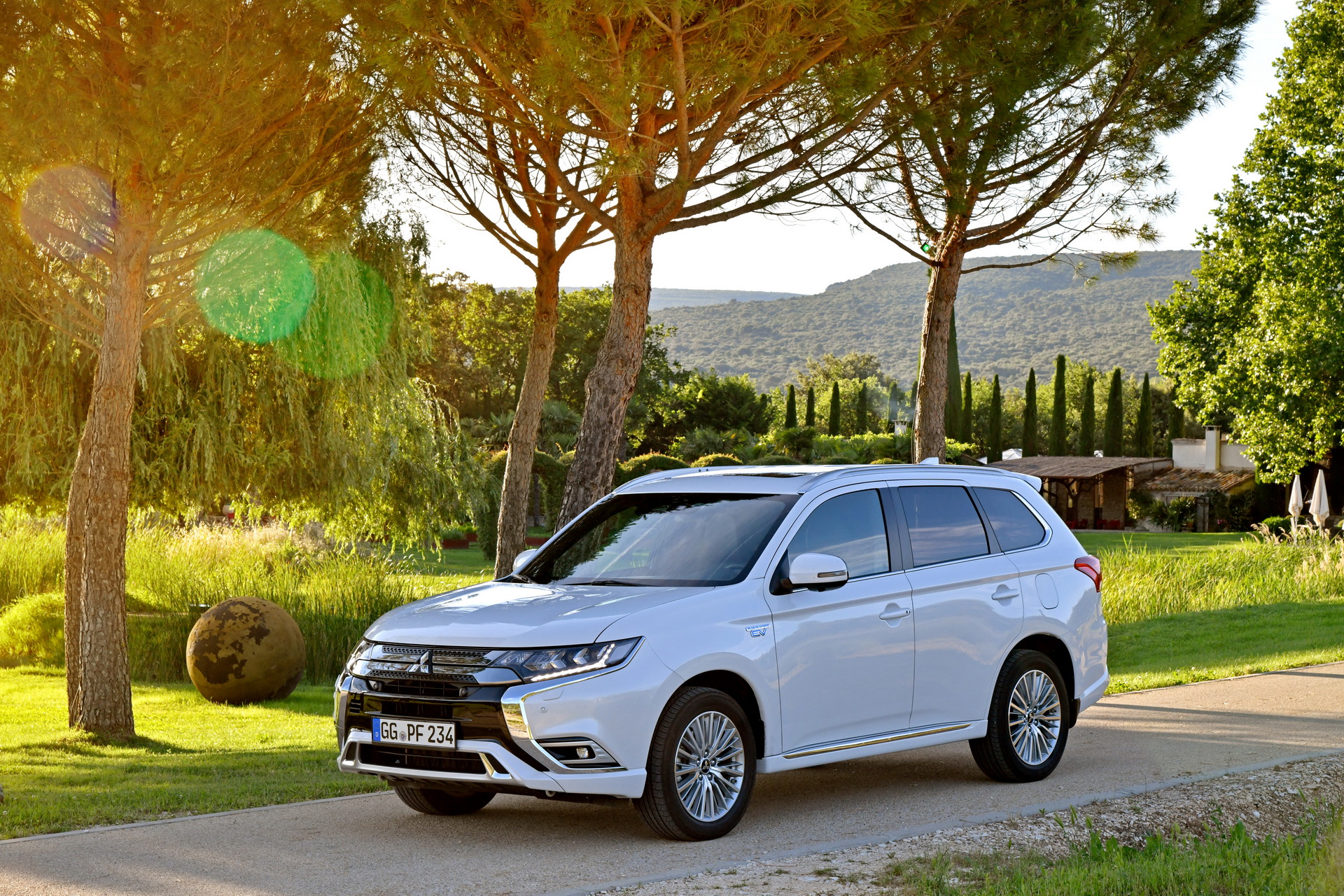 2019-mitsubishi-outlander-phev-6 2019 Mitsubishi Outlander PHEV Has More Power And Range