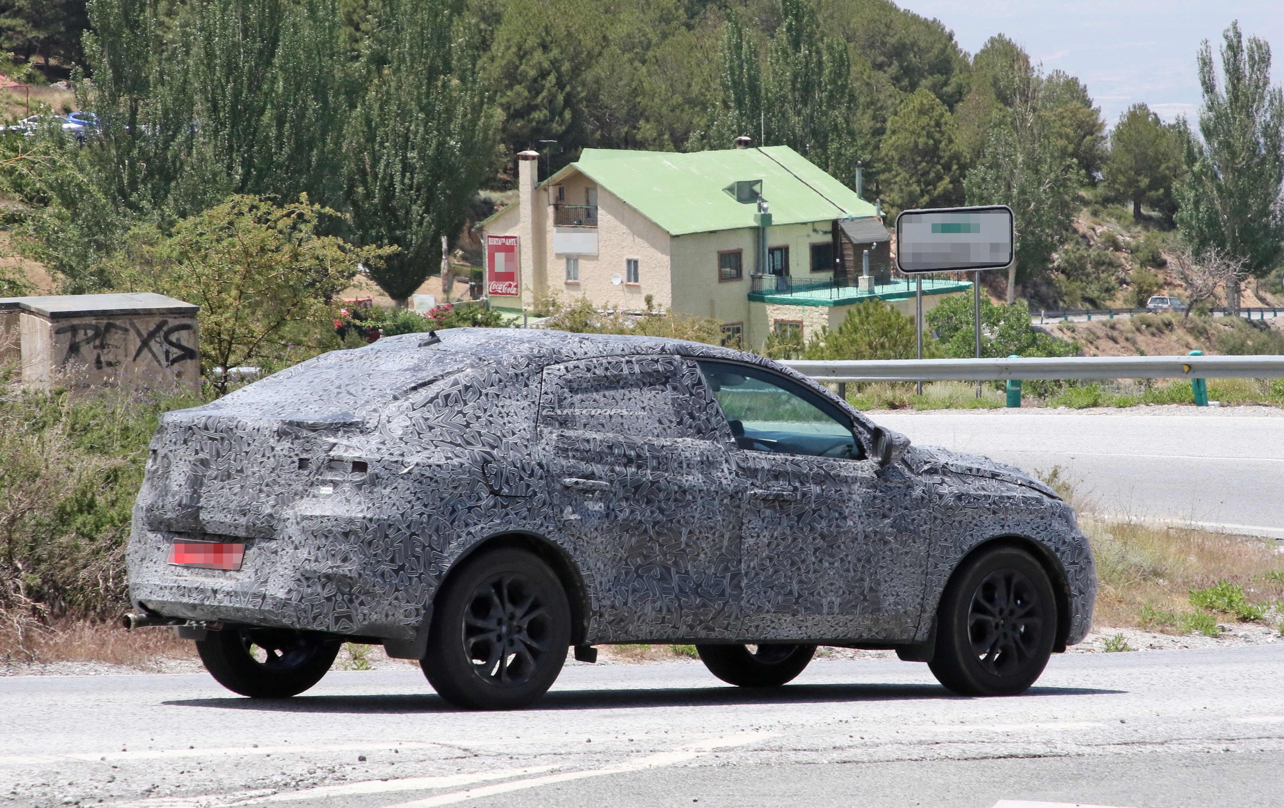 Renault Captur Coupe 11 SUV Renault Captur Coupe Spied: Your Budget BMW X6 For The Masses Is On The Way