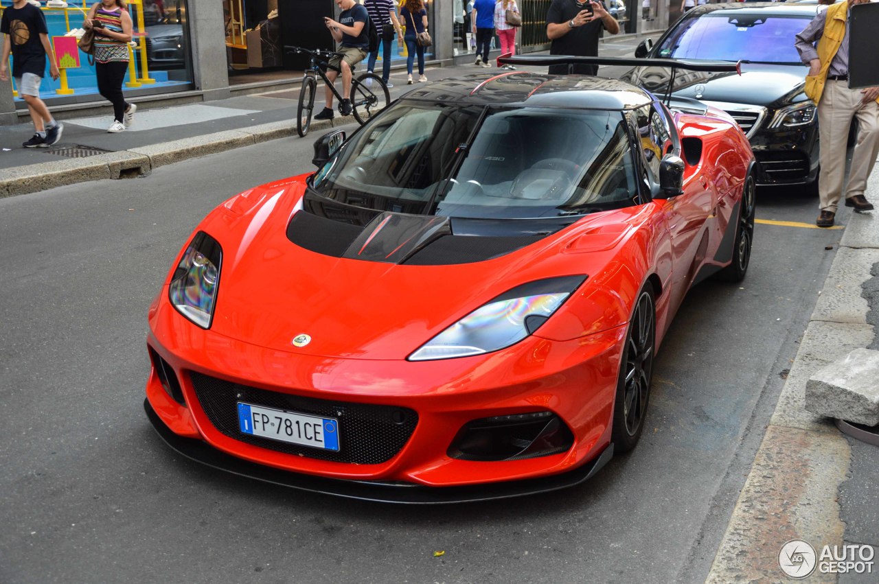 lotus-evora-gt430-spotted-milan-3 Two-Tone Lotus Evora GT430 Turns Is An Unlikely Head-Turner