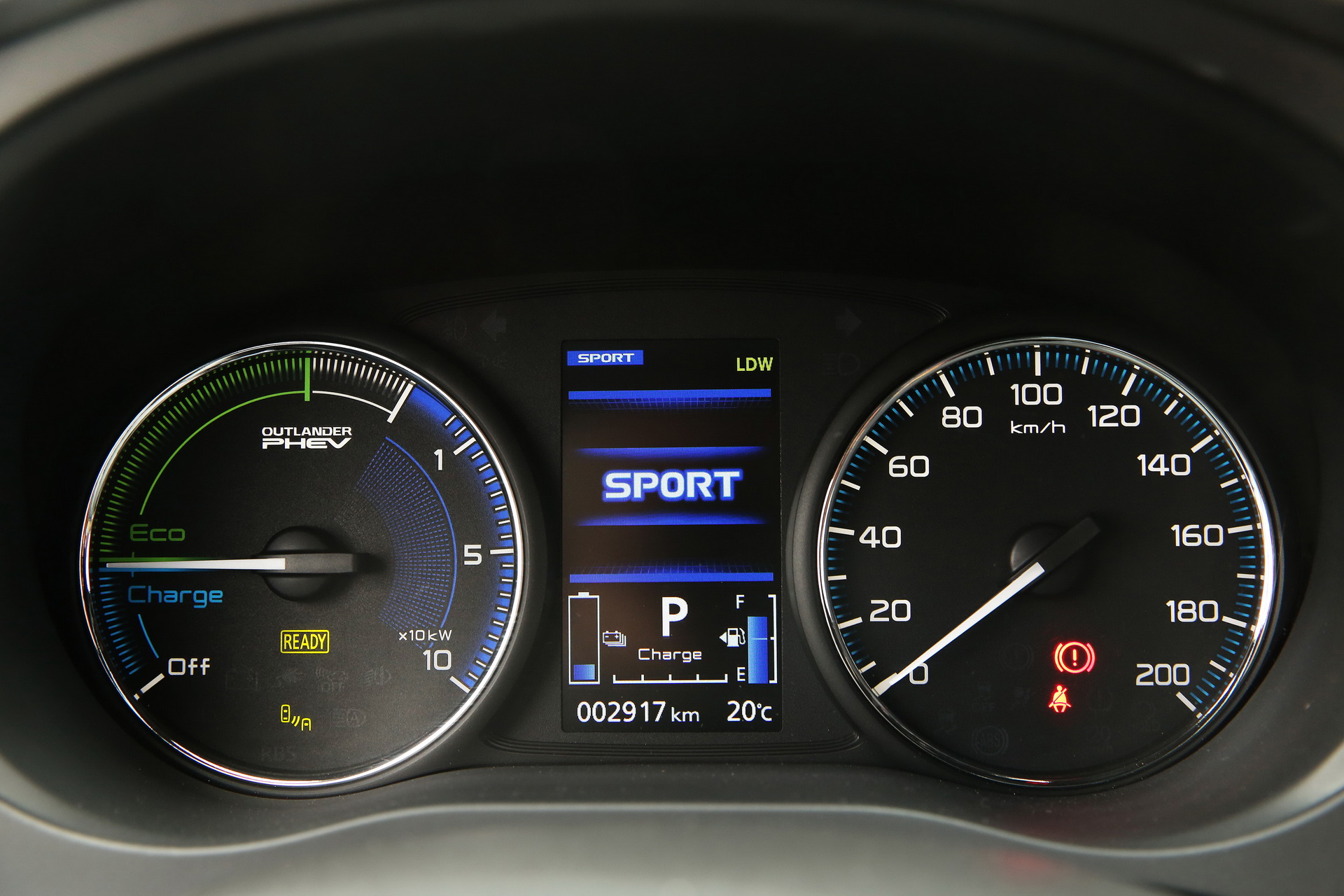 2019-mitsubishi-outlander-phev-8 2019 Mitsubishi Outlander PHEV Has More Power And Range