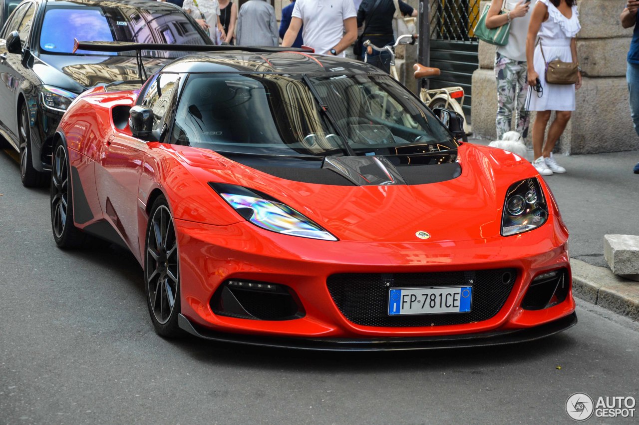 lotus-evora-gt430-spotted-milan-9 Two-Tone Lotus Evora GT430 Turns Is An Unlikely Head-Turner