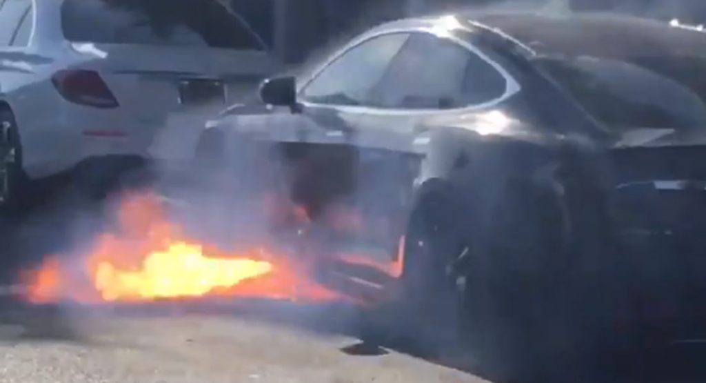 Tesla Model S Catches Fire While Driving In Santa Monica Boulevard